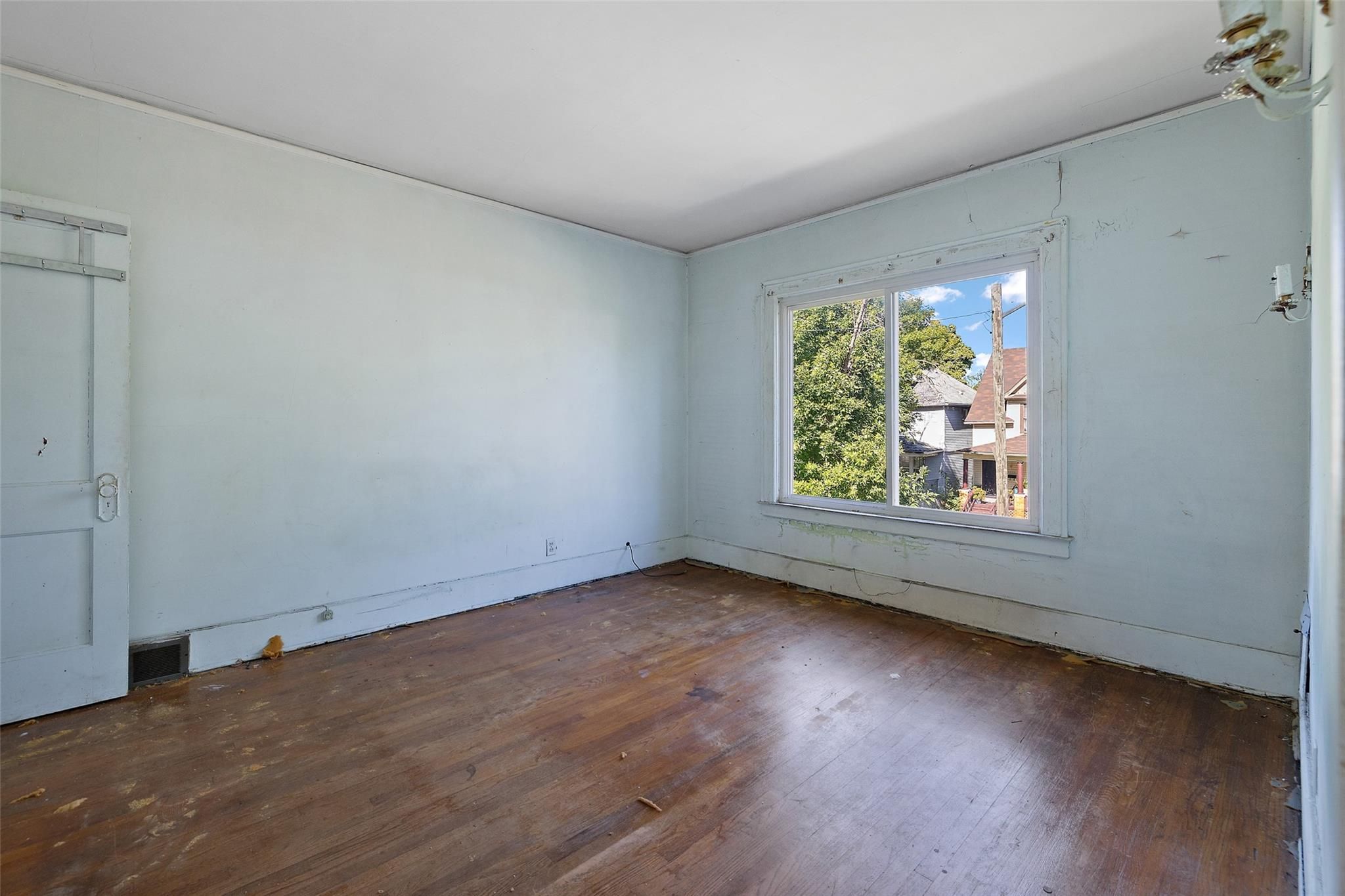 3239 MONTGOMERY Street