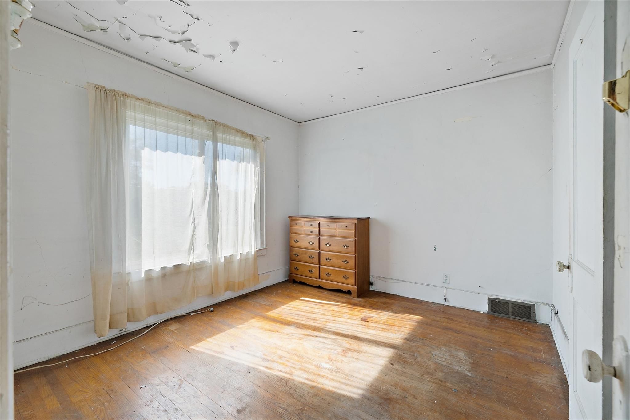 3239 MONTGOMERY Street