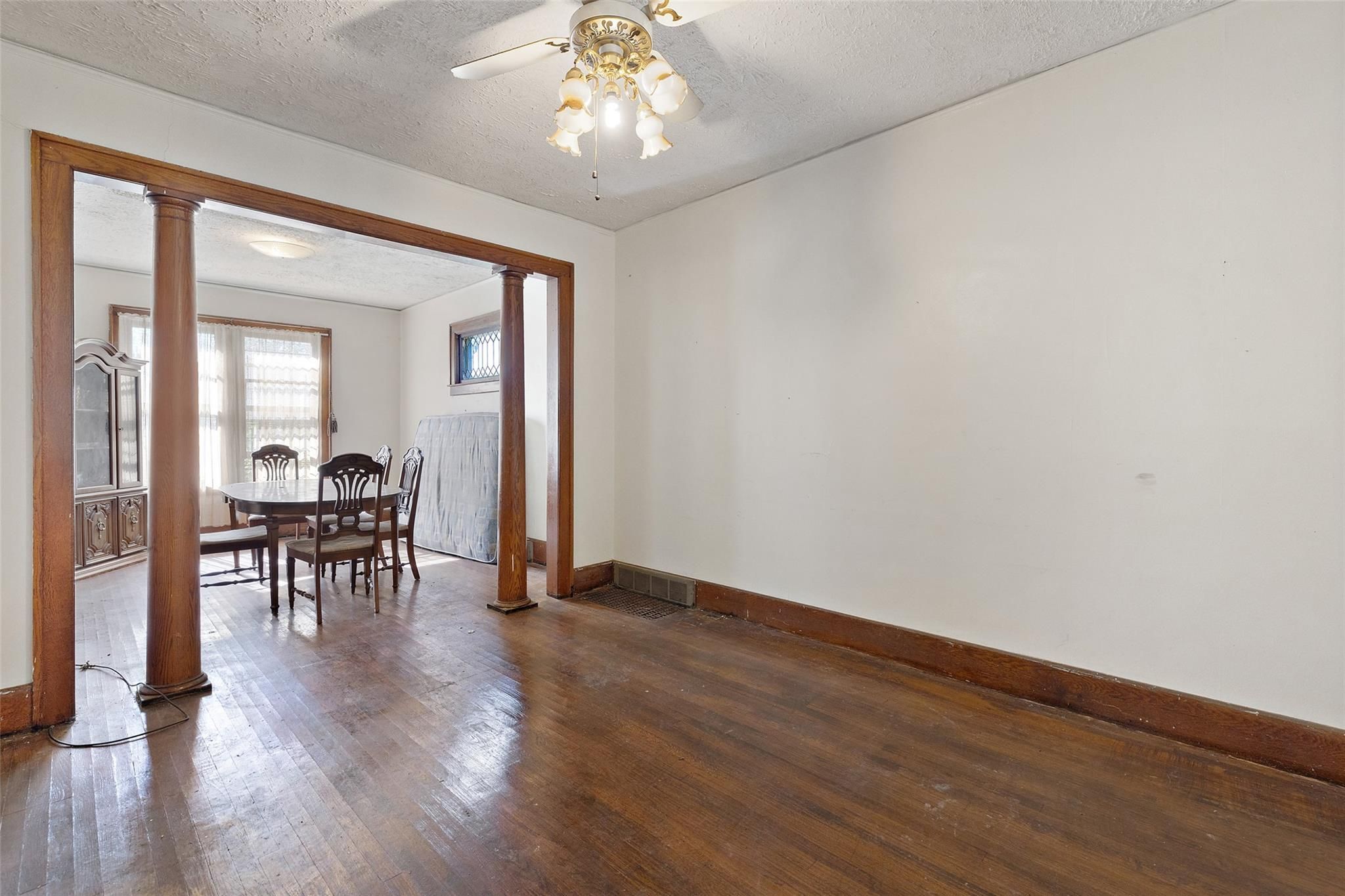 3239 MONTGOMERY Street