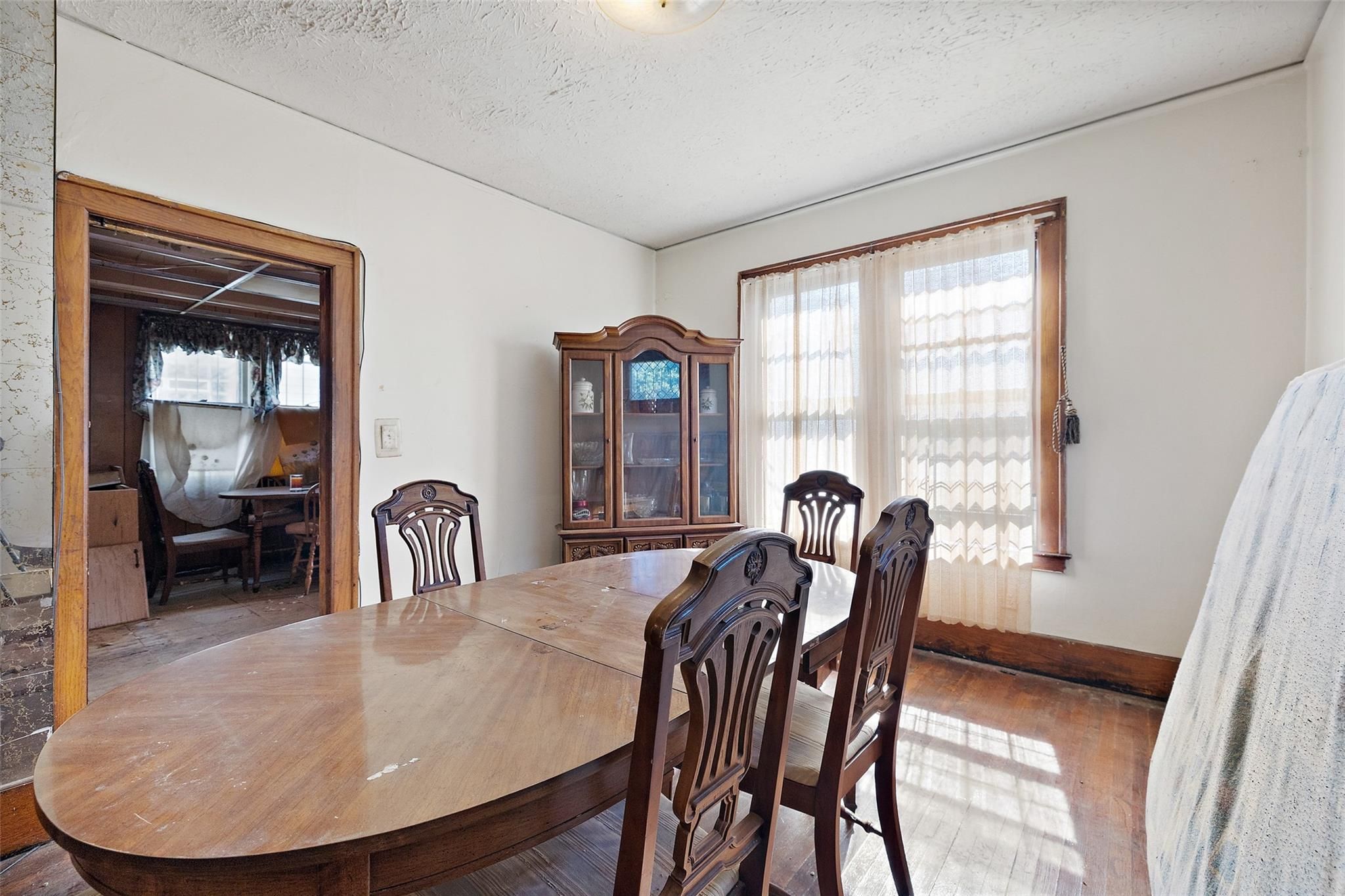 3239 MONTGOMERY Street