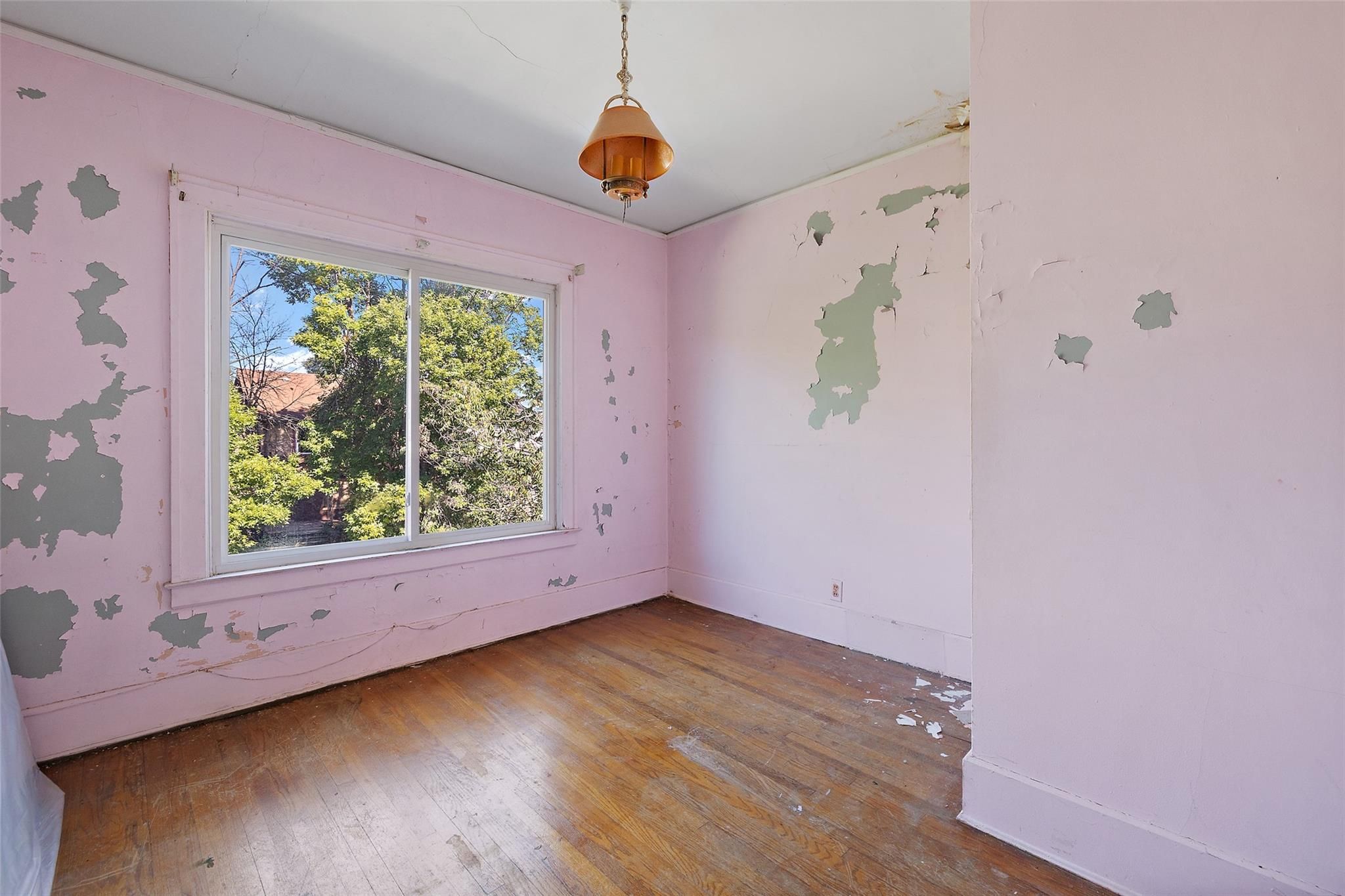 3239 MONTGOMERY Street