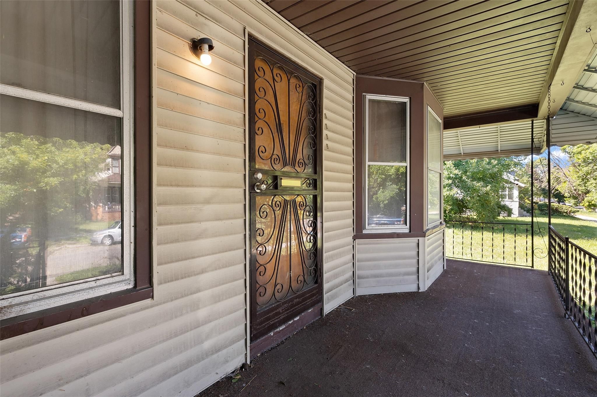 3239 MONTGOMERY Street