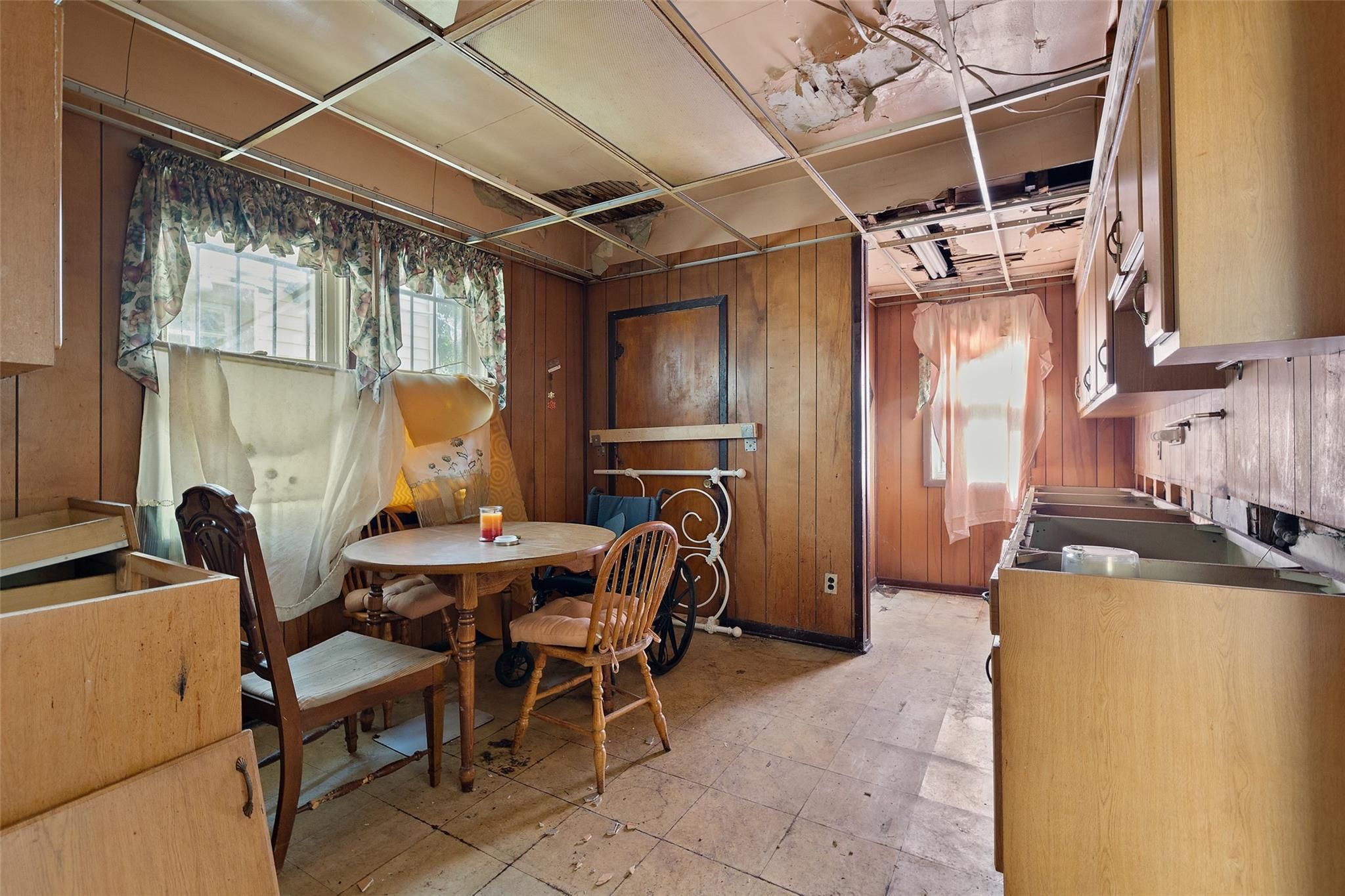 3239 MONTGOMERY Street