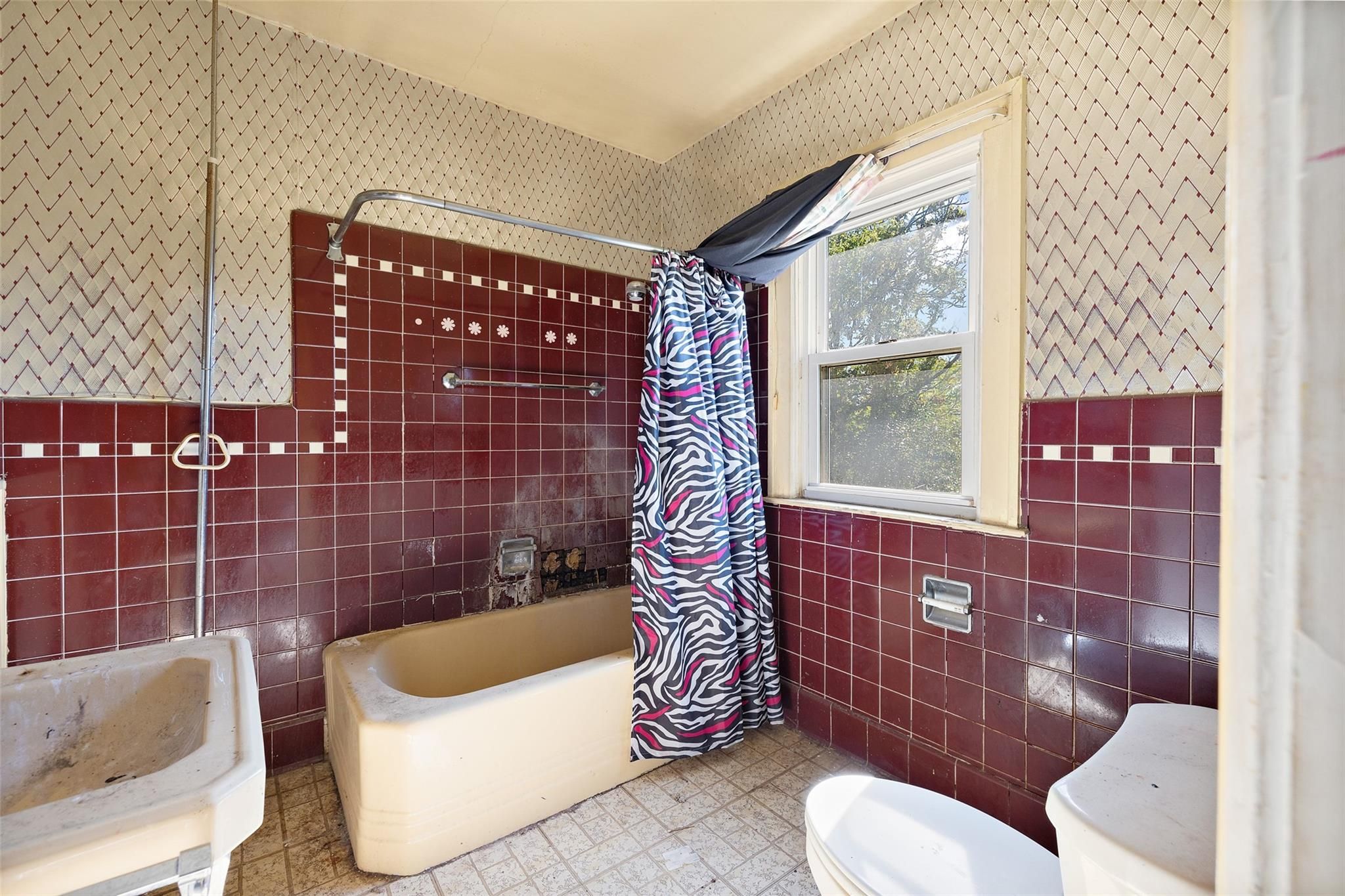 3239 MONTGOMERY Street