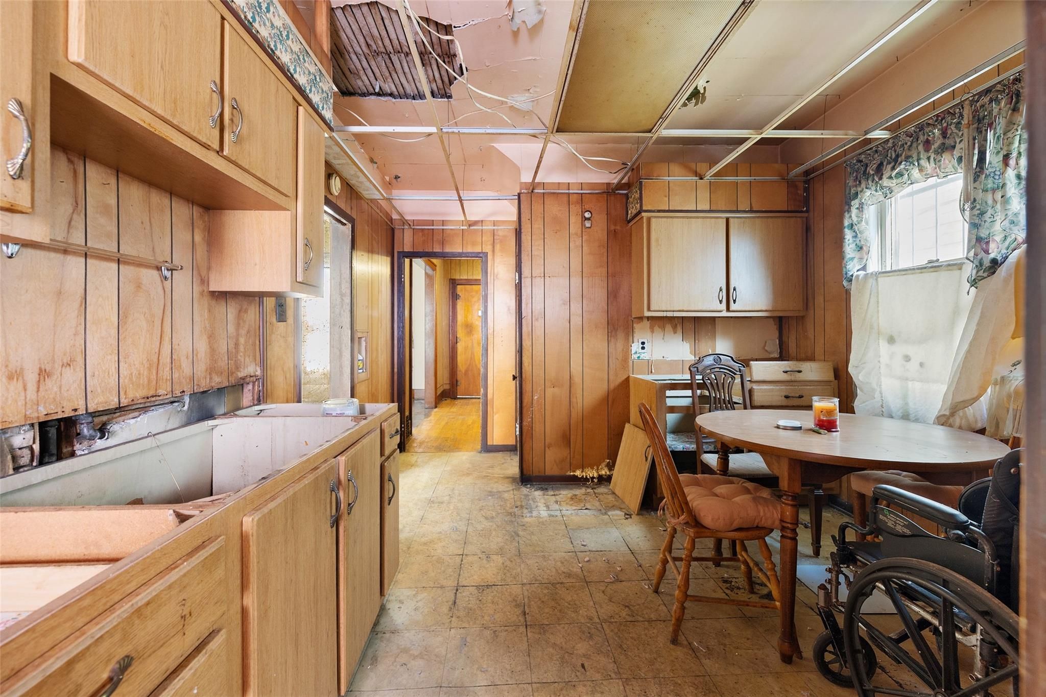 3239 MONTGOMERY Street