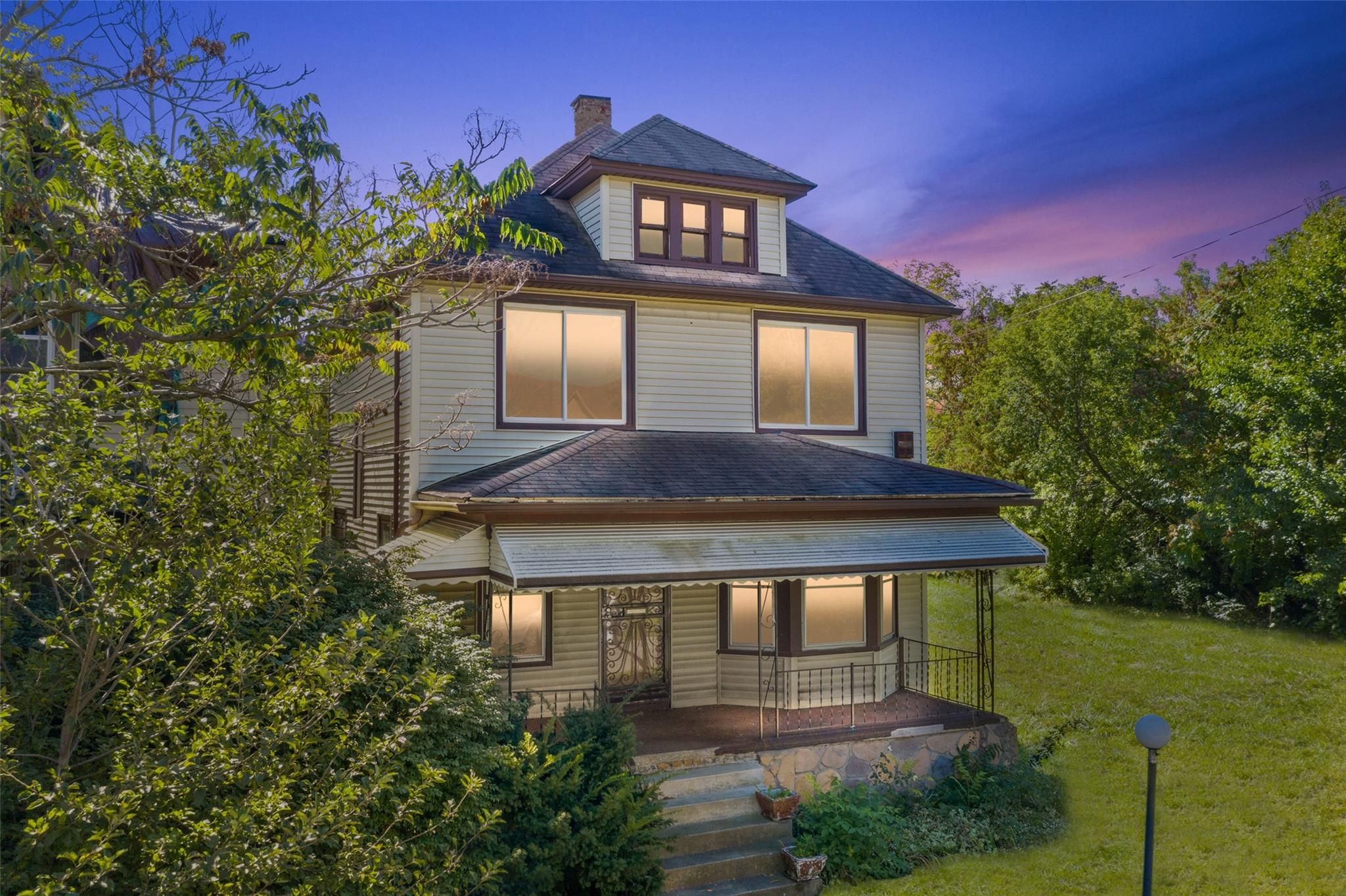 3239 MONTGOMERY Street