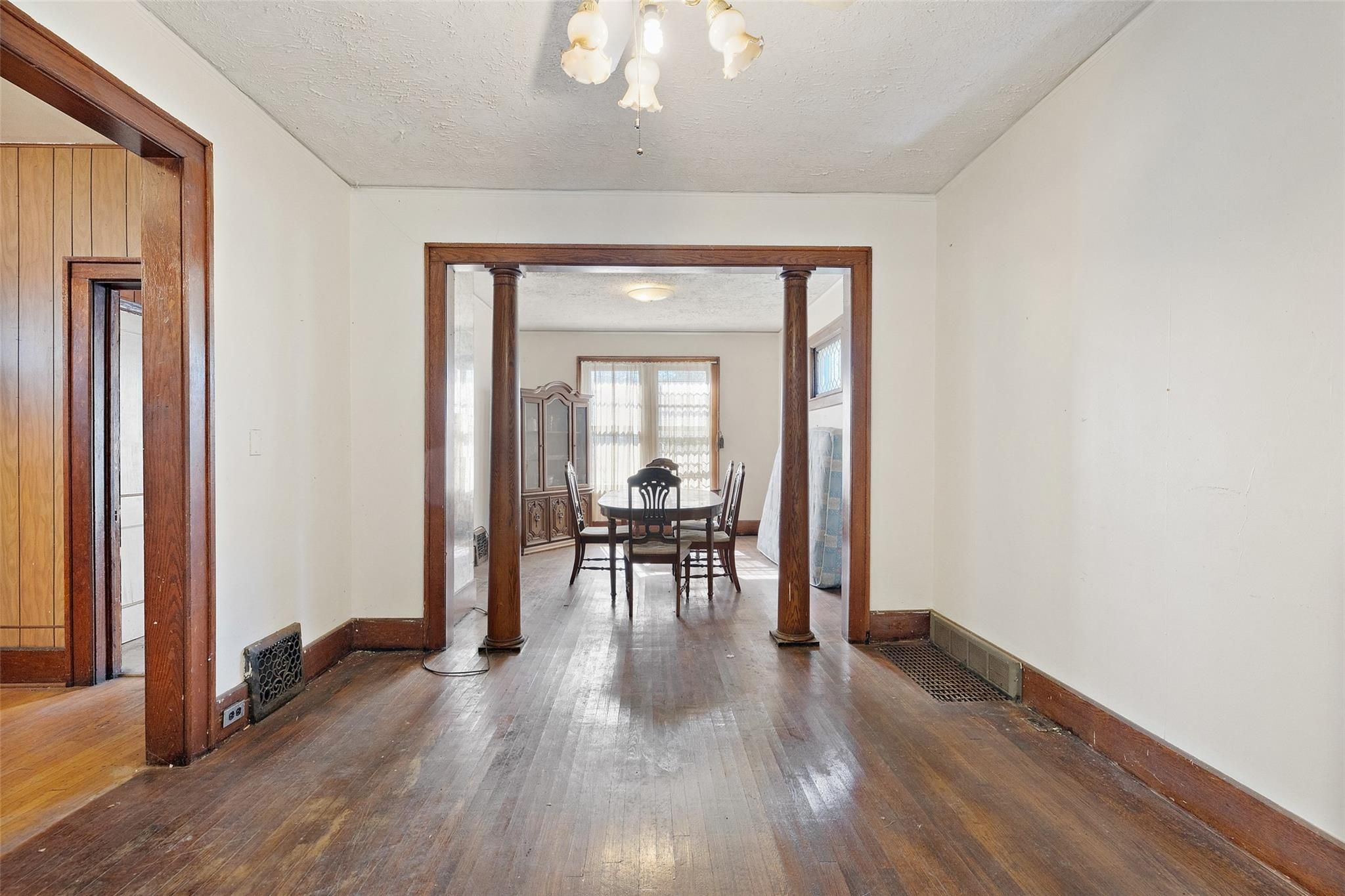 3239 MONTGOMERY Street