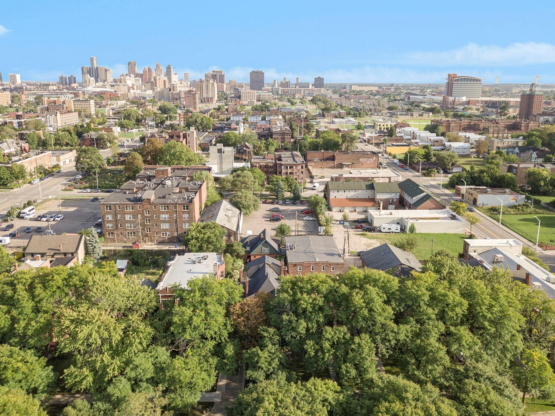 669 W CANFIELD Street