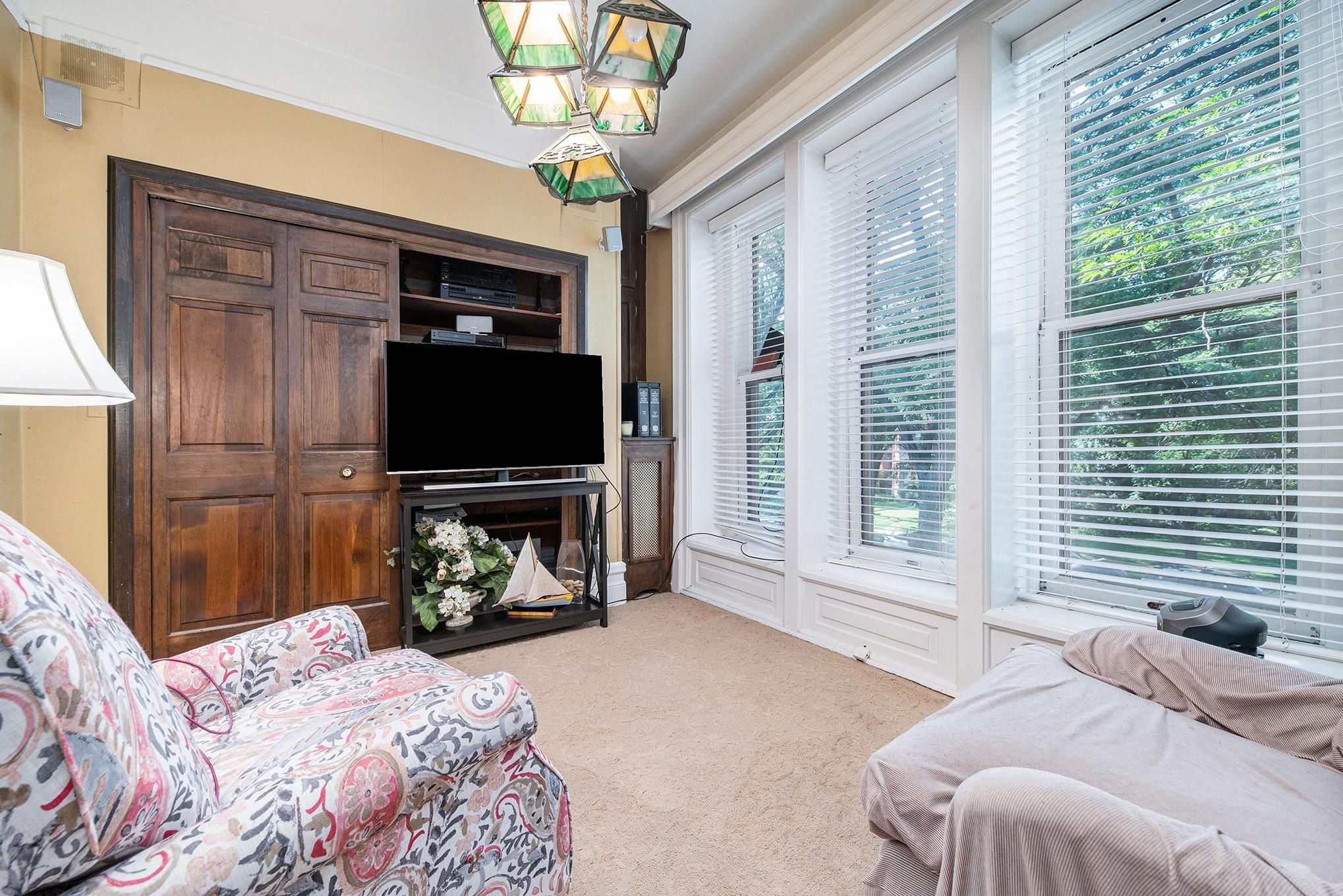 669 W CANFIELD Street