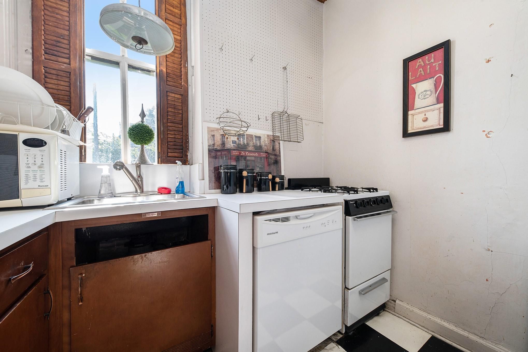 669 W CANFIELD Street