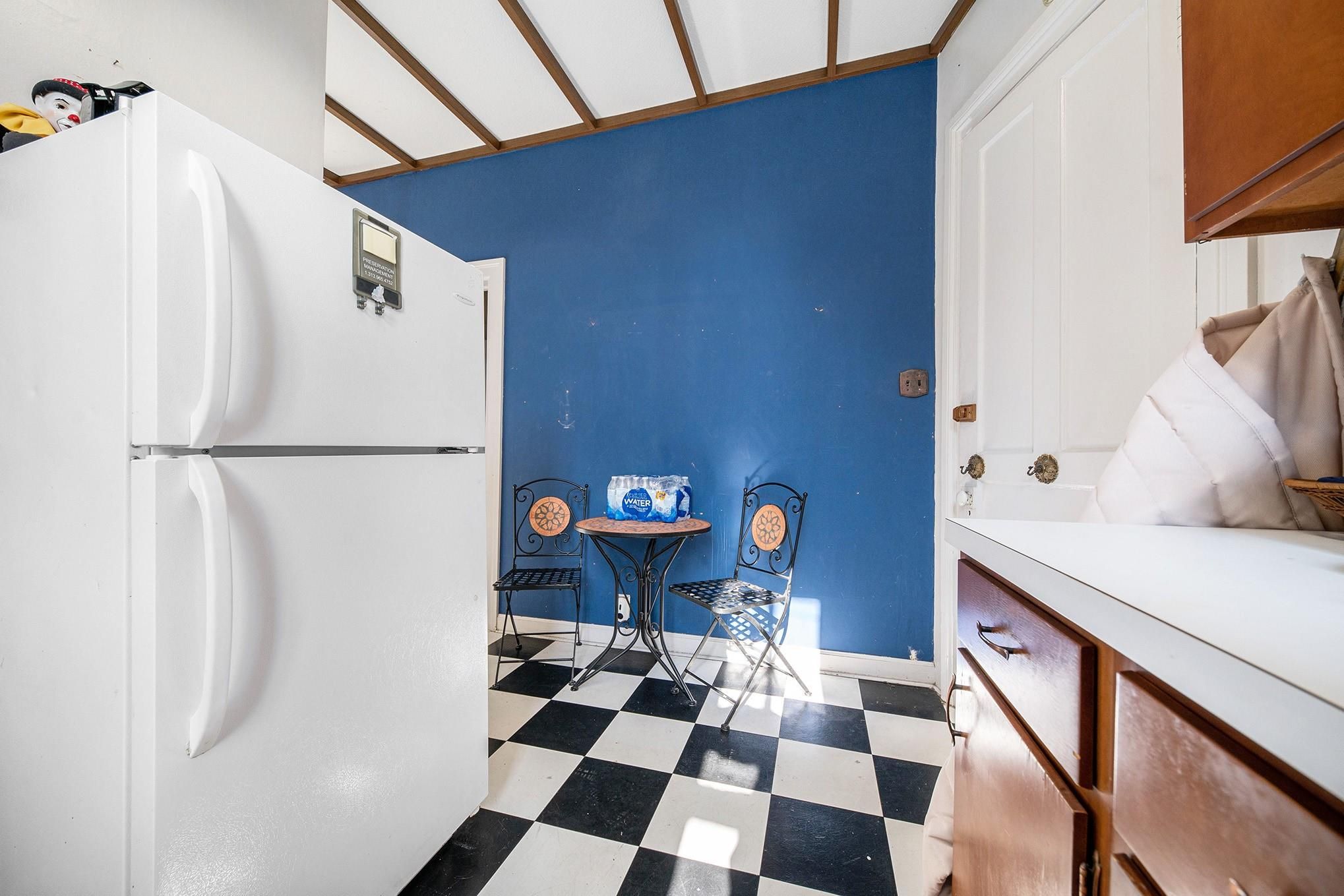 669 W CANFIELD Street