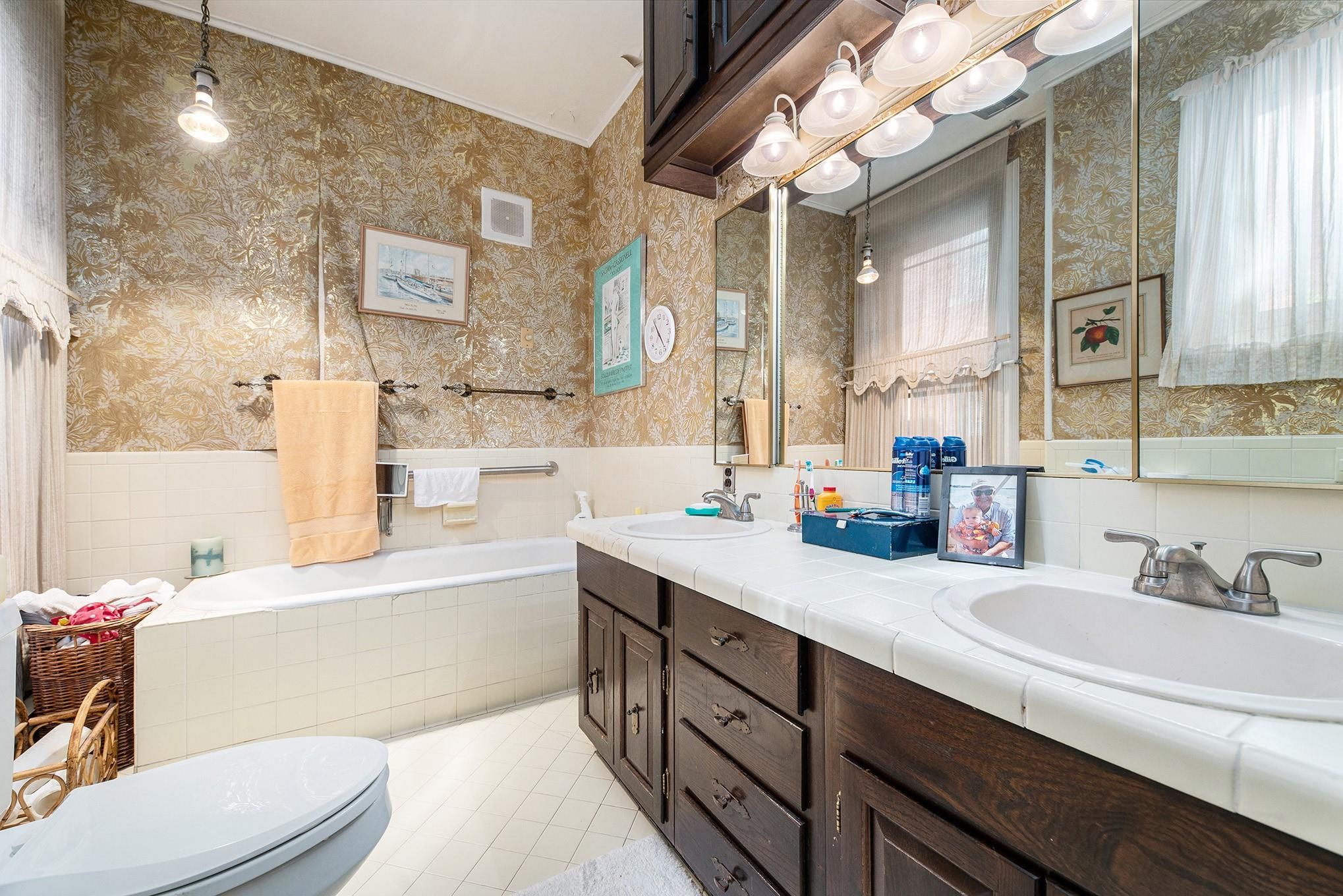 669 W CANFIELD Street