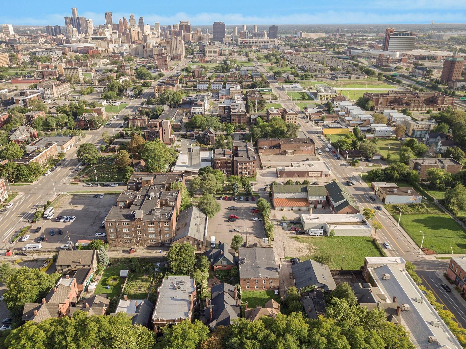 669 W CANFIELD Street