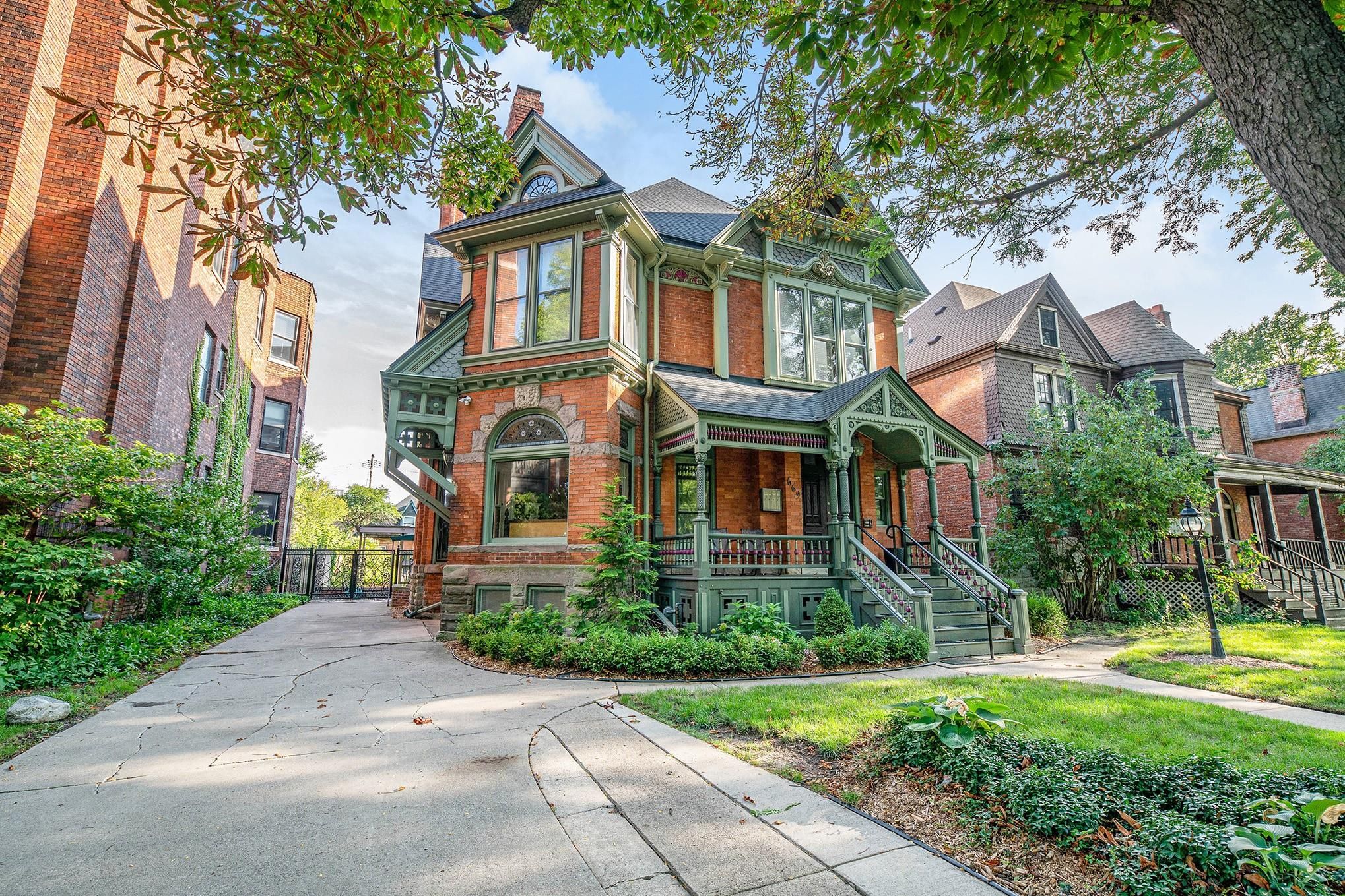 669 W CANFIELD Street