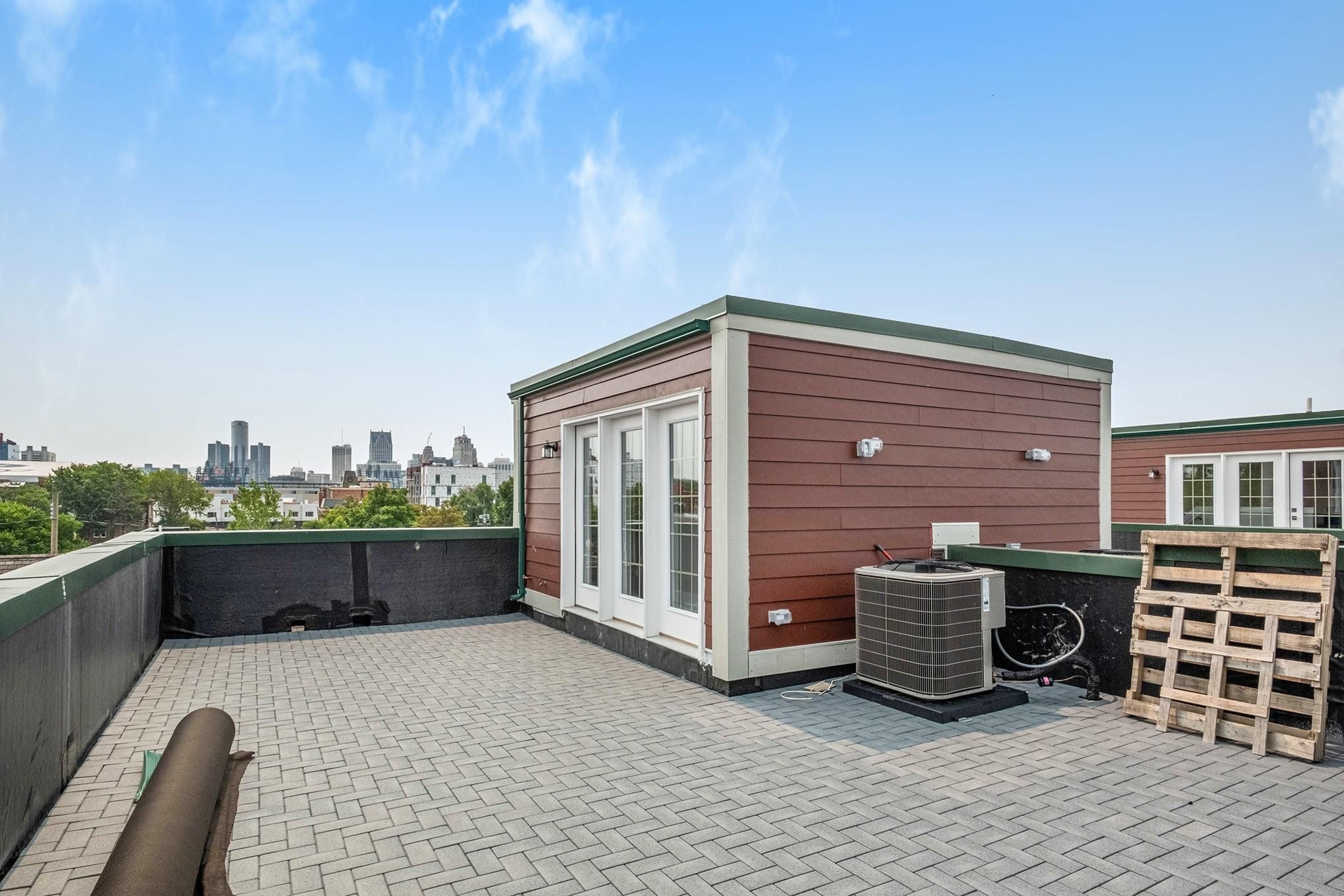 228 Erskine Street Unit: 21