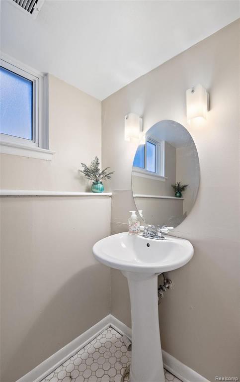 20225 WESTHAMPTON Avenue