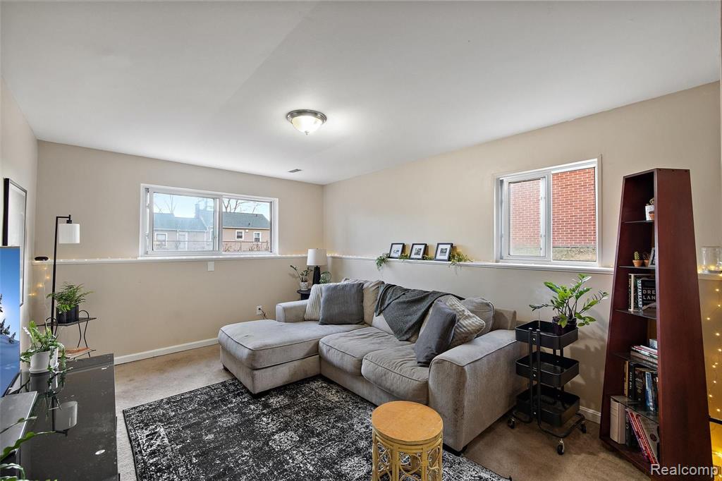 20225 WESTHAMPTON Avenue