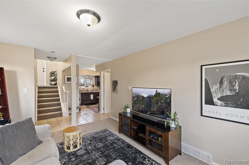 20225 WESTHAMPTON Avenue