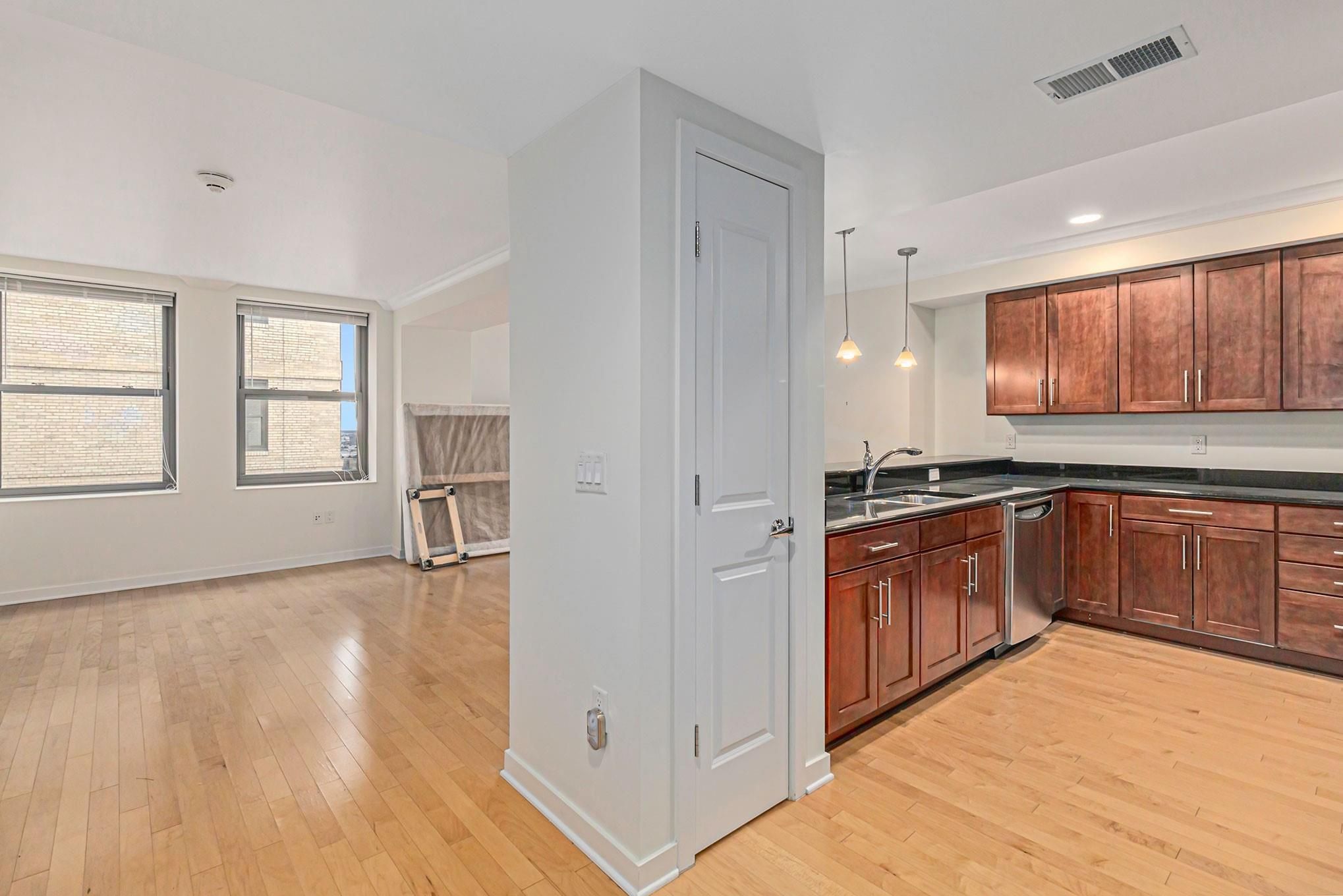 1135 SHELBY ST Unit: 2713