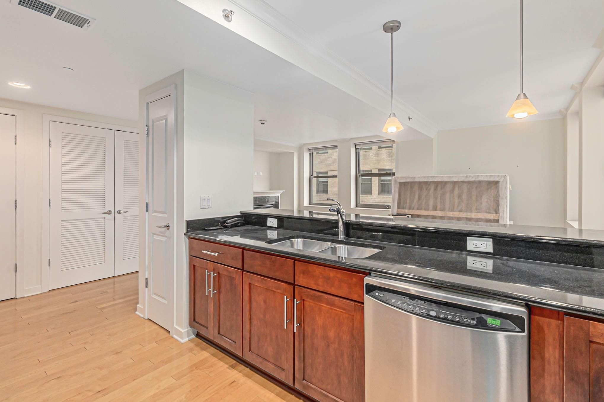 1135 SHELBY ST Unit: 2713