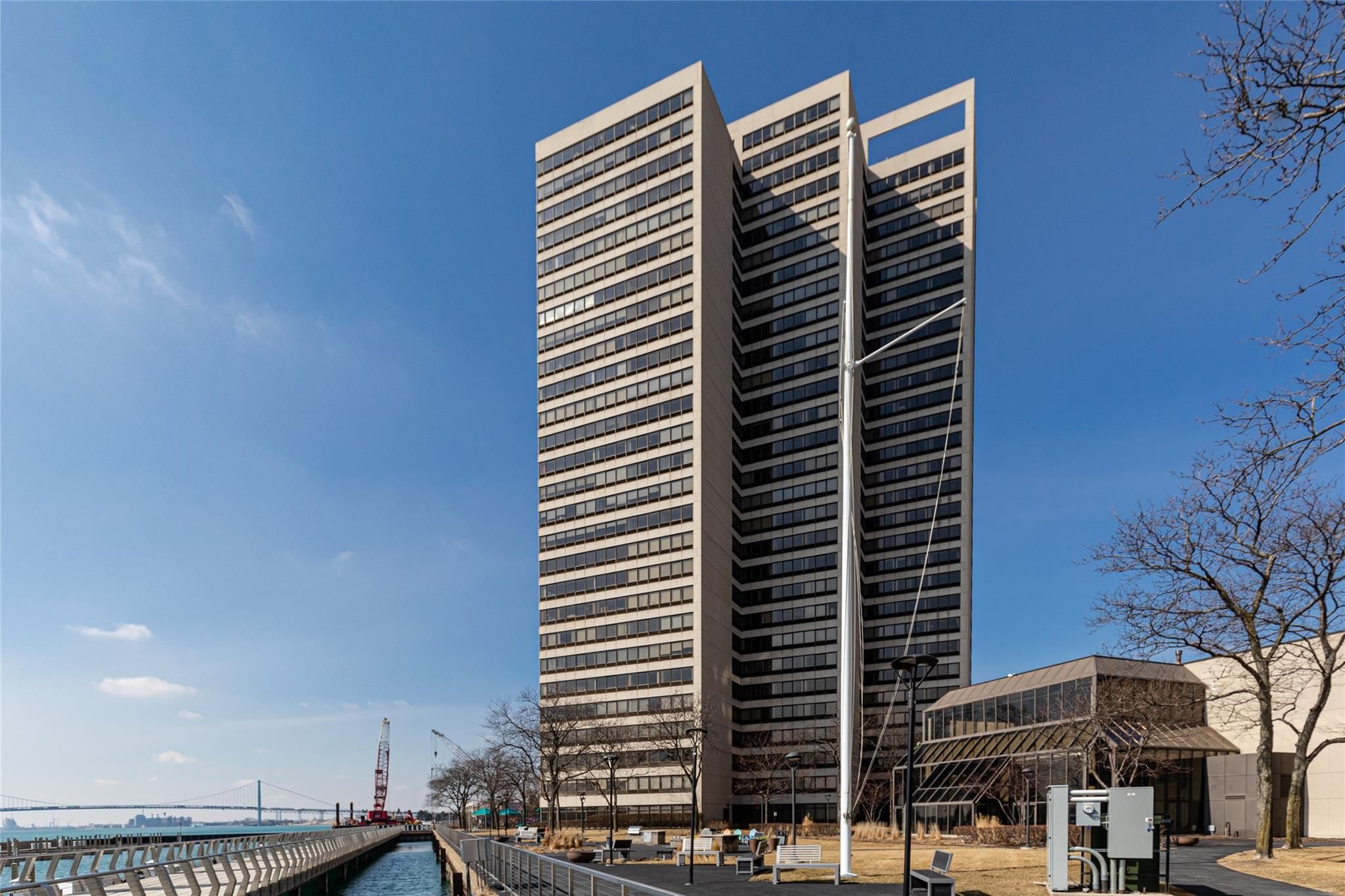 1001 W JEFFERSON AVE # 300/21J