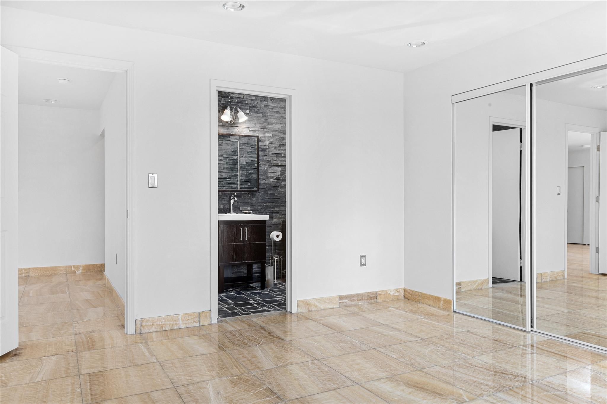 1001 W JEFFERSON AVE # 300/21J