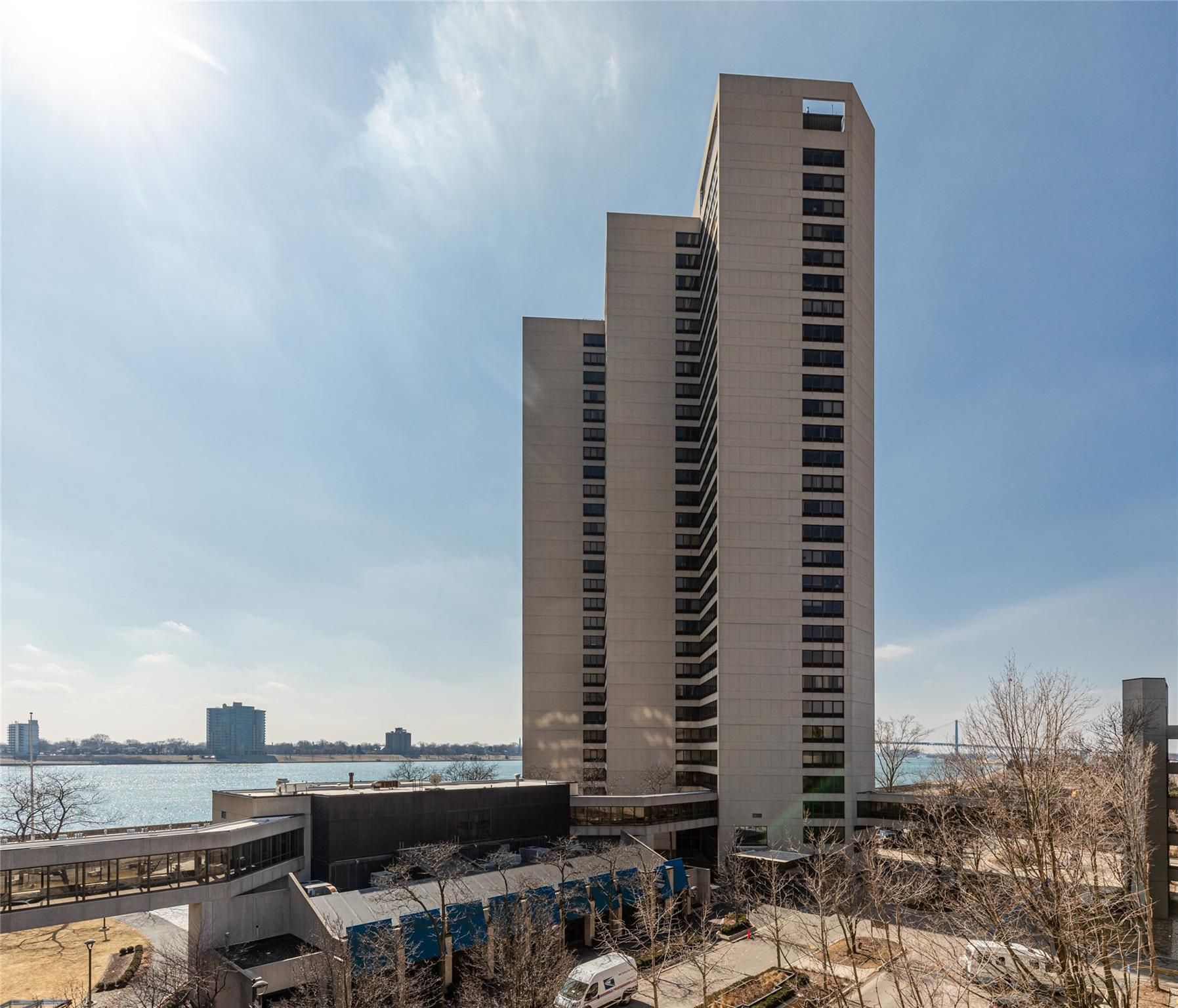 1001 W JEFFERSON AVE # 300/21J