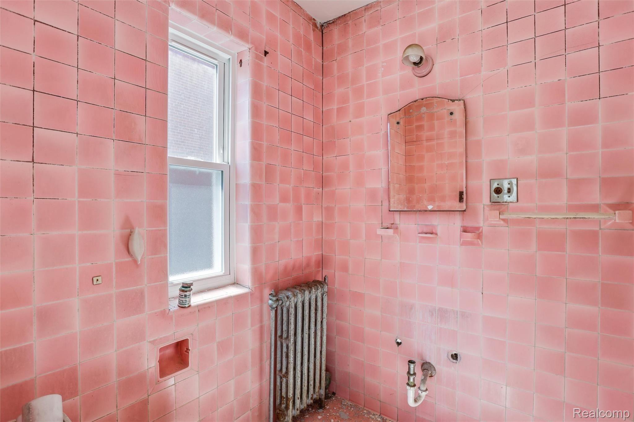 16920 LA SALLE Avenue