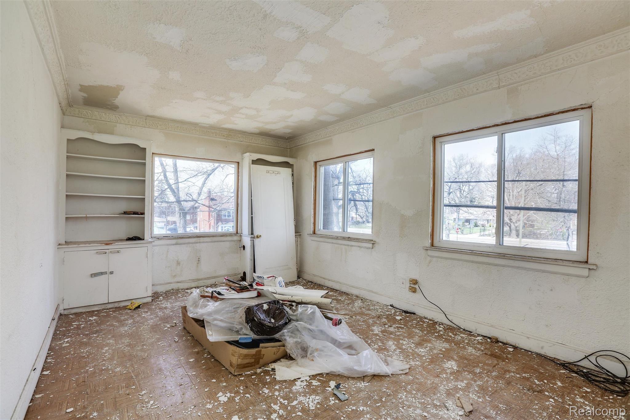 16920 LA SALLE Avenue