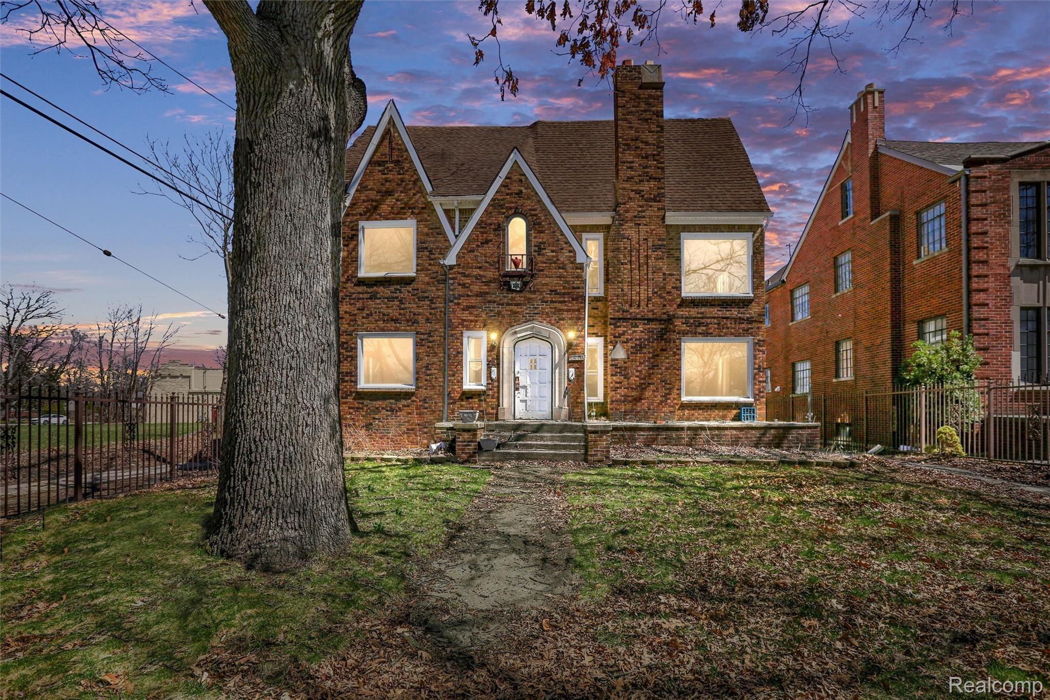 16920 LA SALLE Avenue