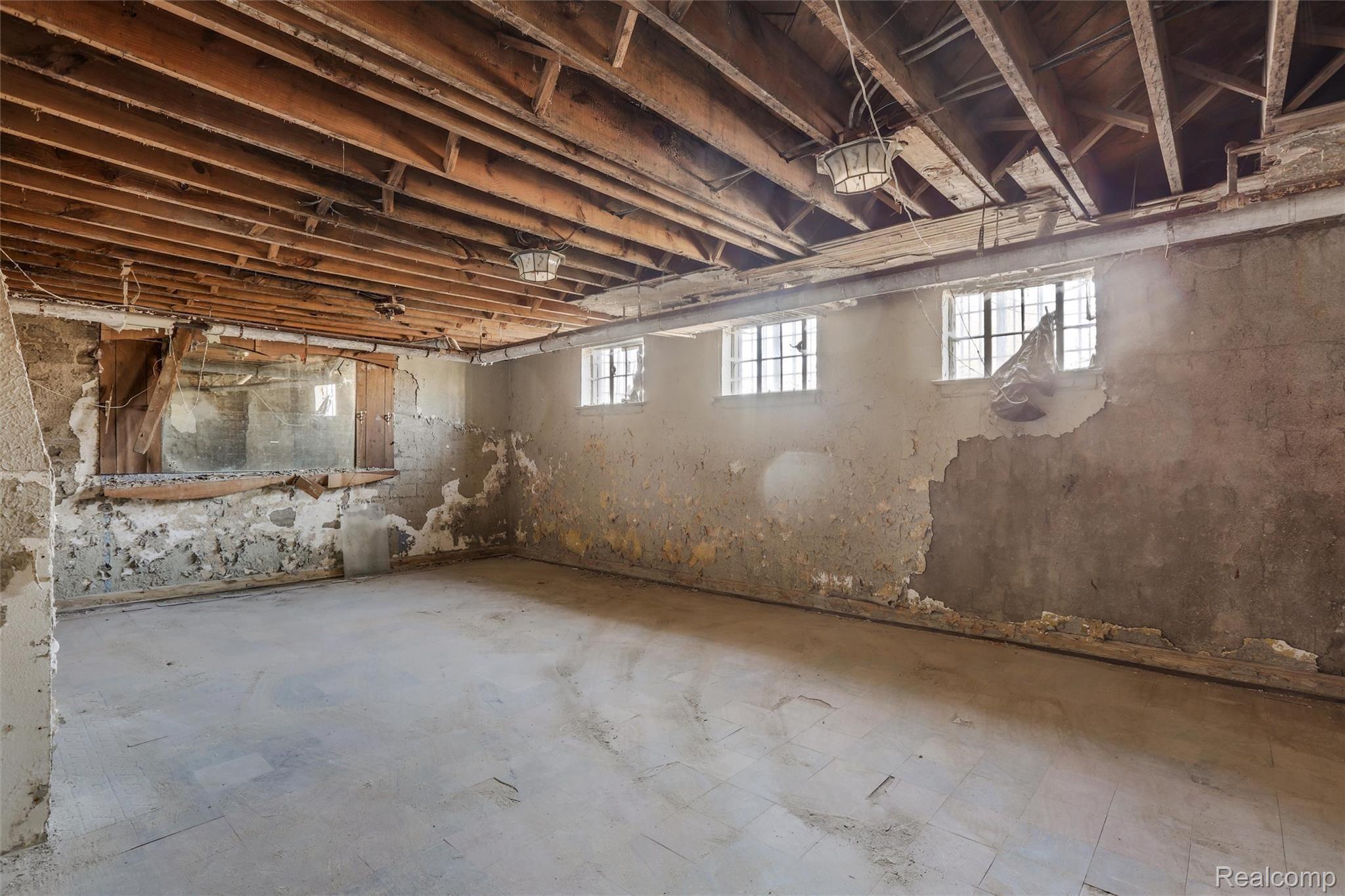 16920 LA SALLE Avenue