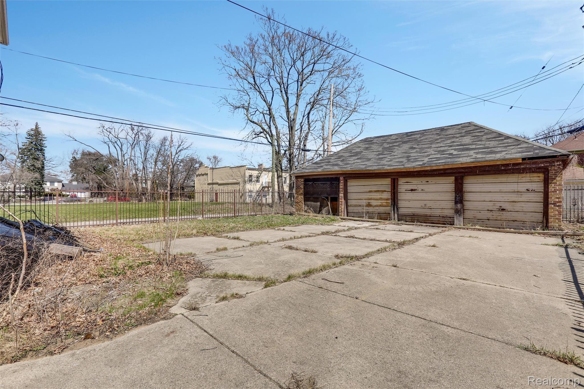 16920 LA SALLE Avenue