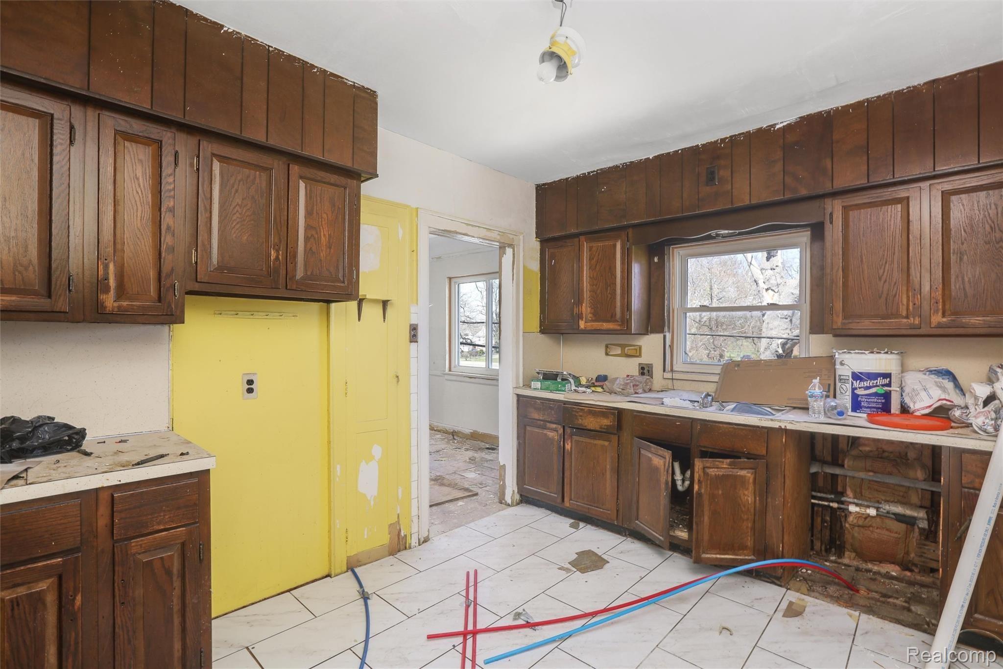 16920 LA SALLE Avenue