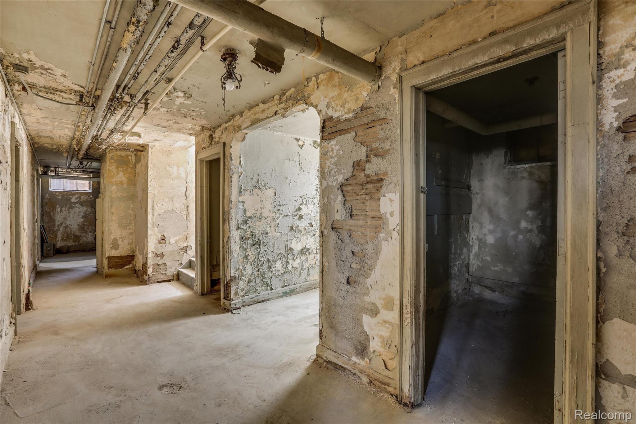 16920 LA SALLE Avenue