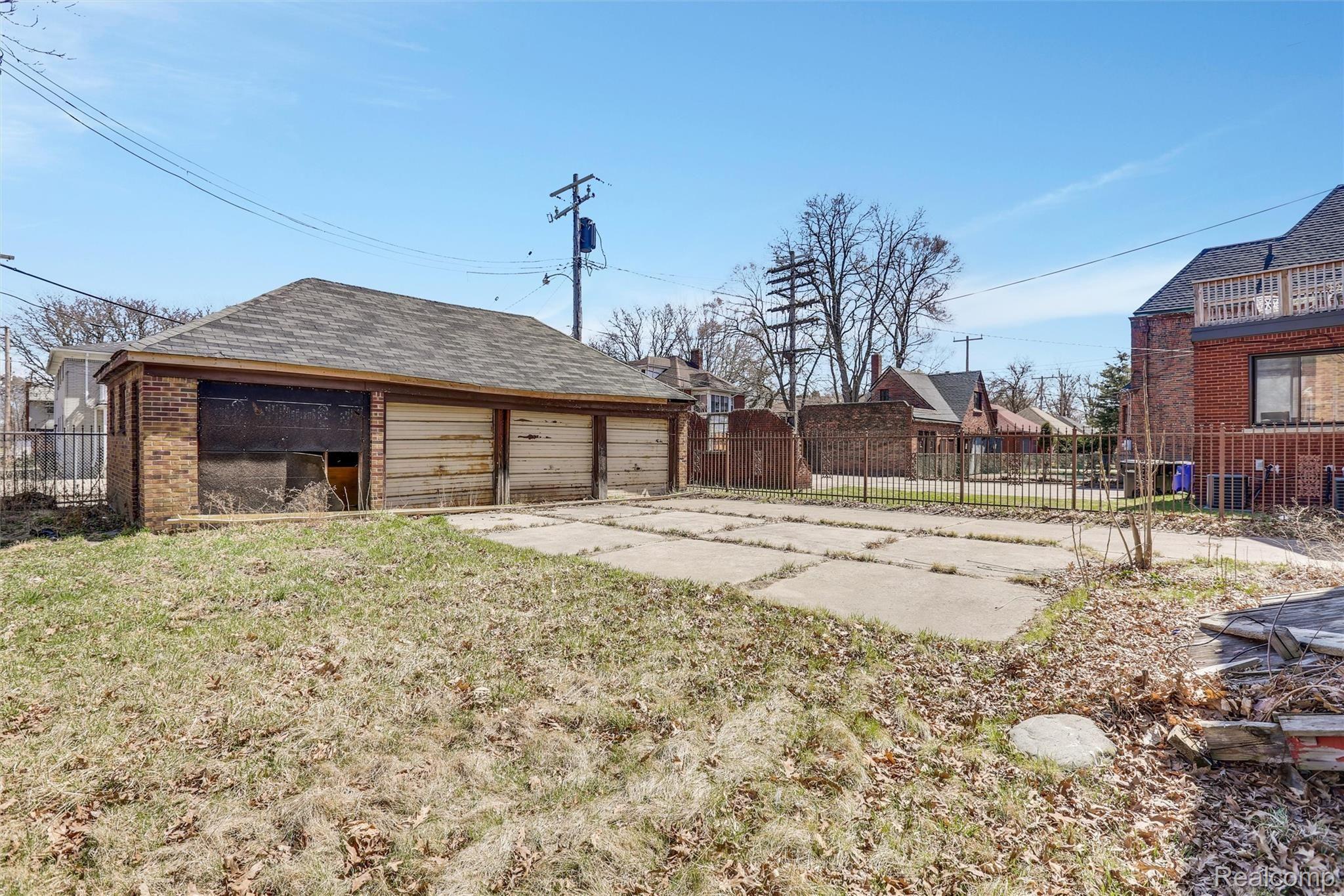 16920 LA SALLE Avenue