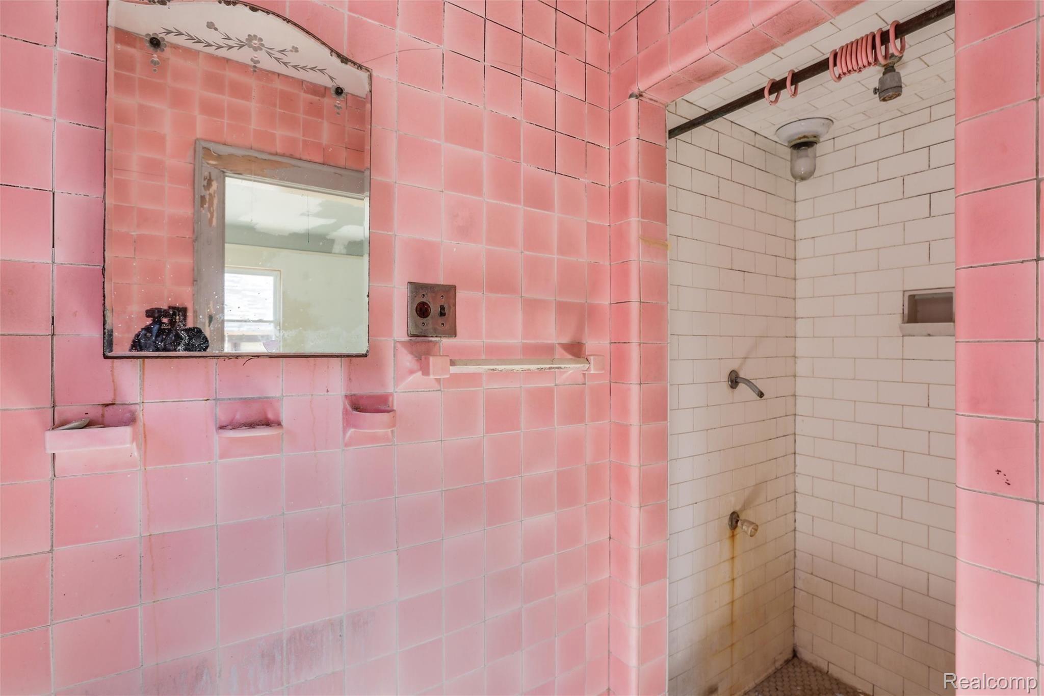 16920 LA SALLE Avenue