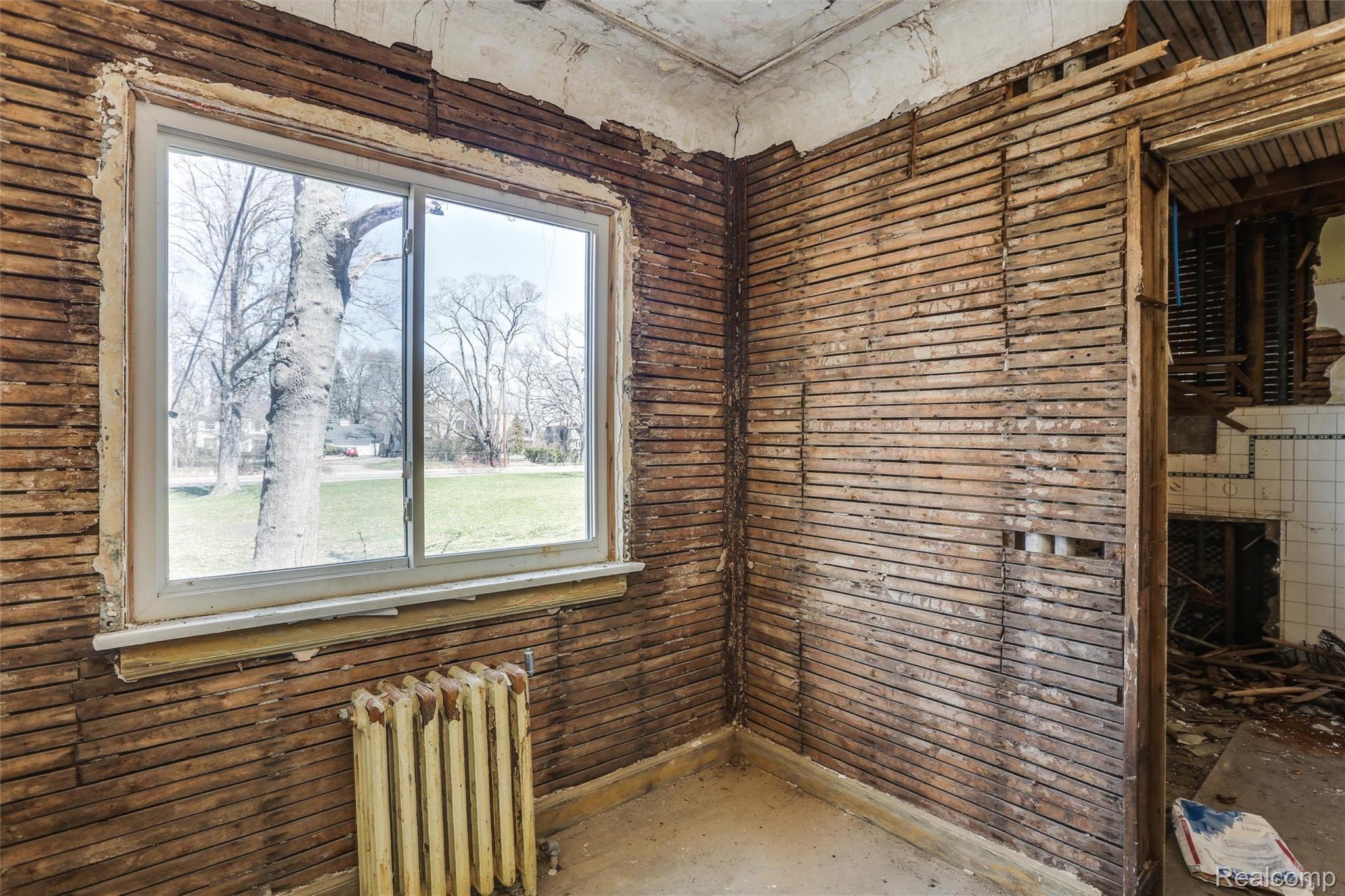 16920 LA SALLE Avenue