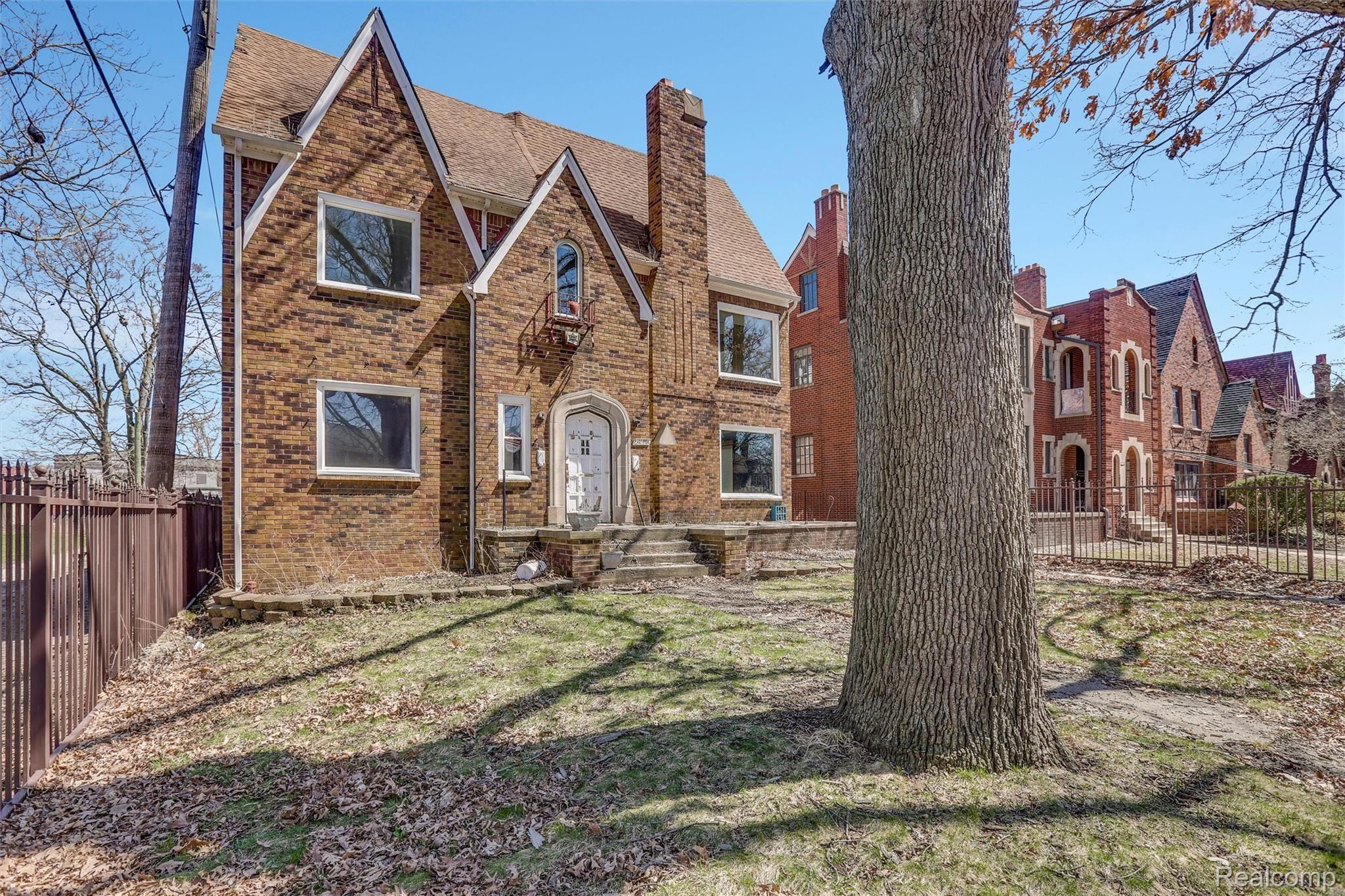 16920 LA SALLE Avenue