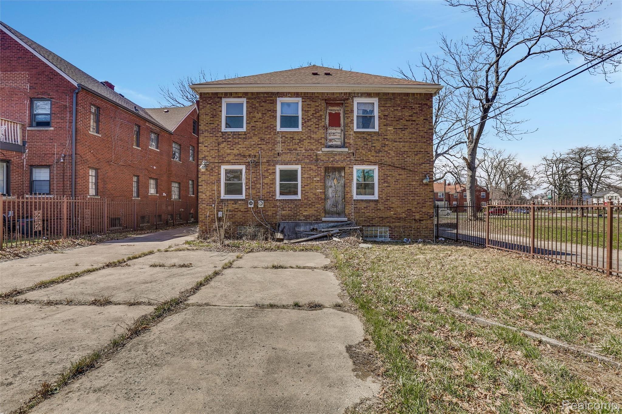 16920 LA SALLE Avenue