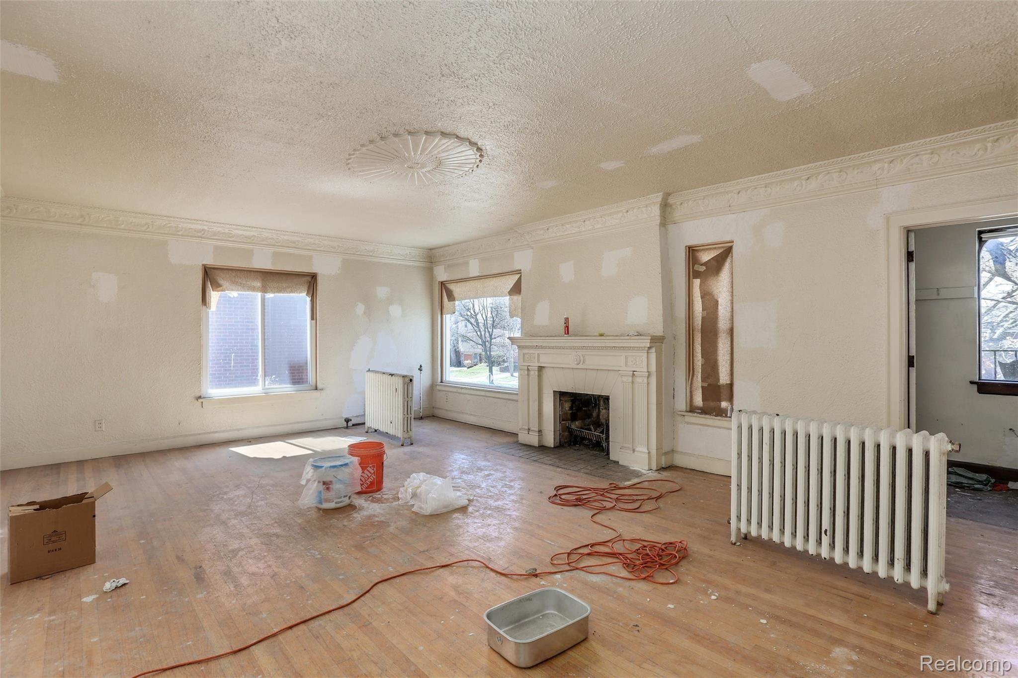 16920 LA SALLE Avenue