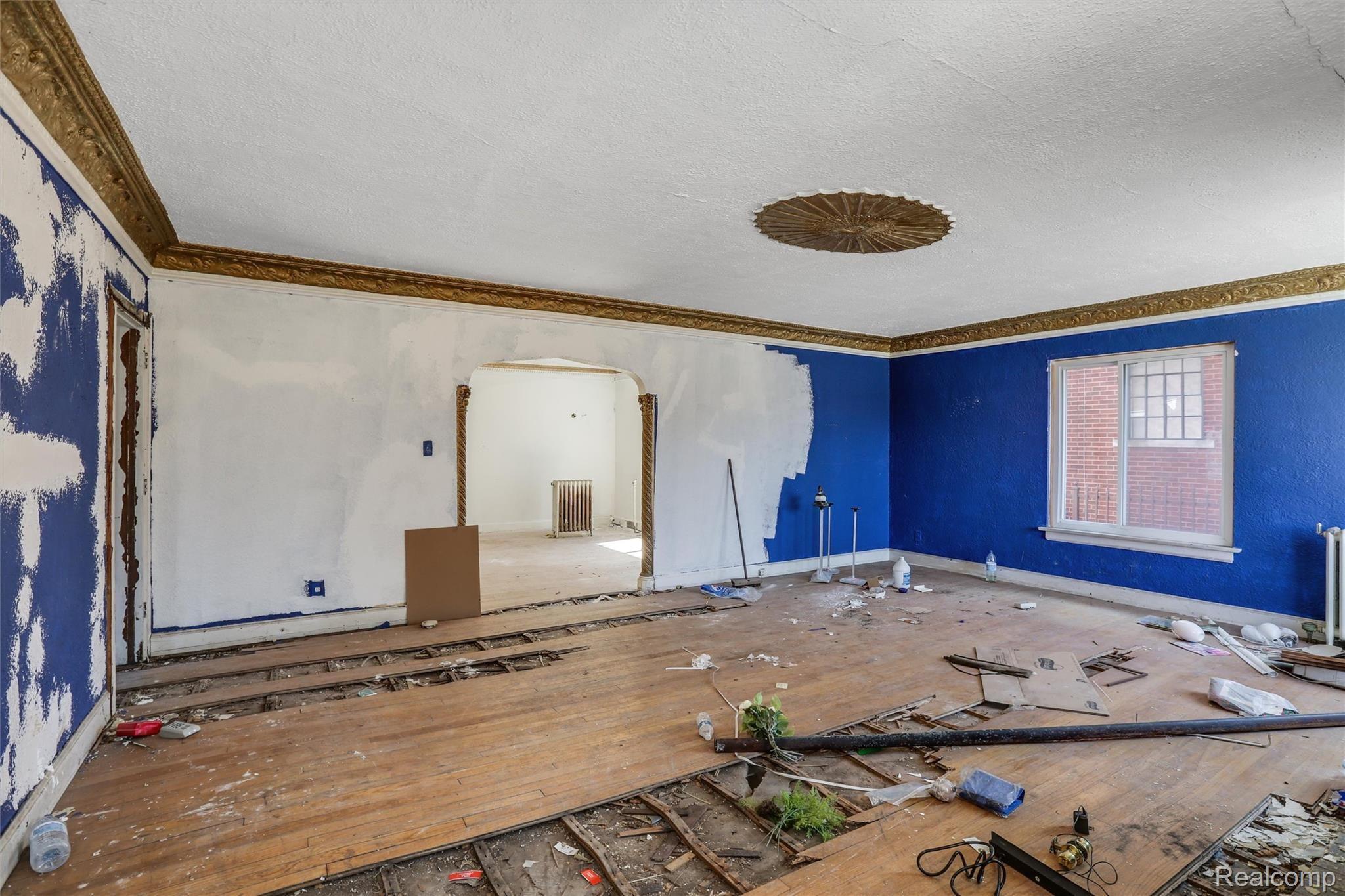 16920 LA SALLE Avenue