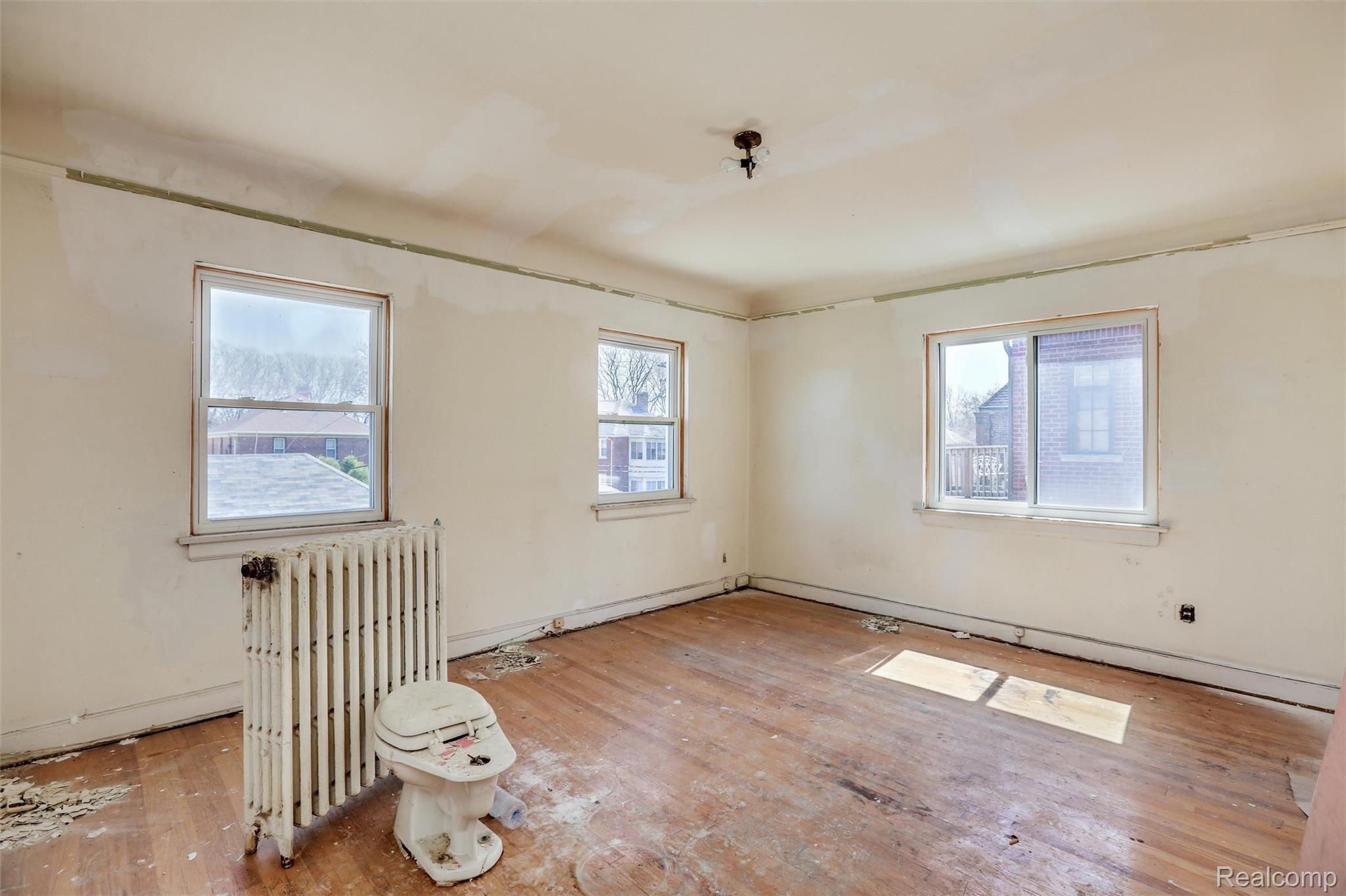 16920 LA SALLE Avenue