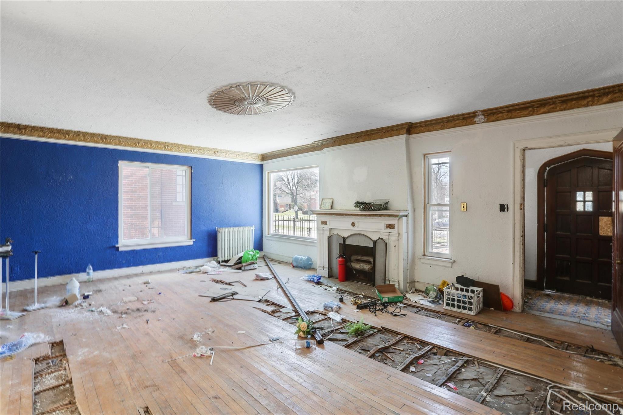 16920 LA SALLE Avenue