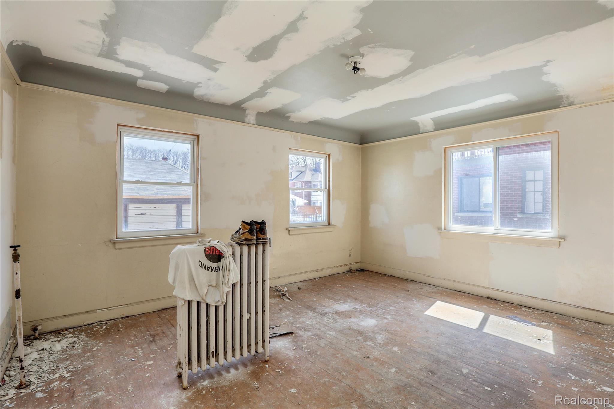 16920 LA SALLE Avenue