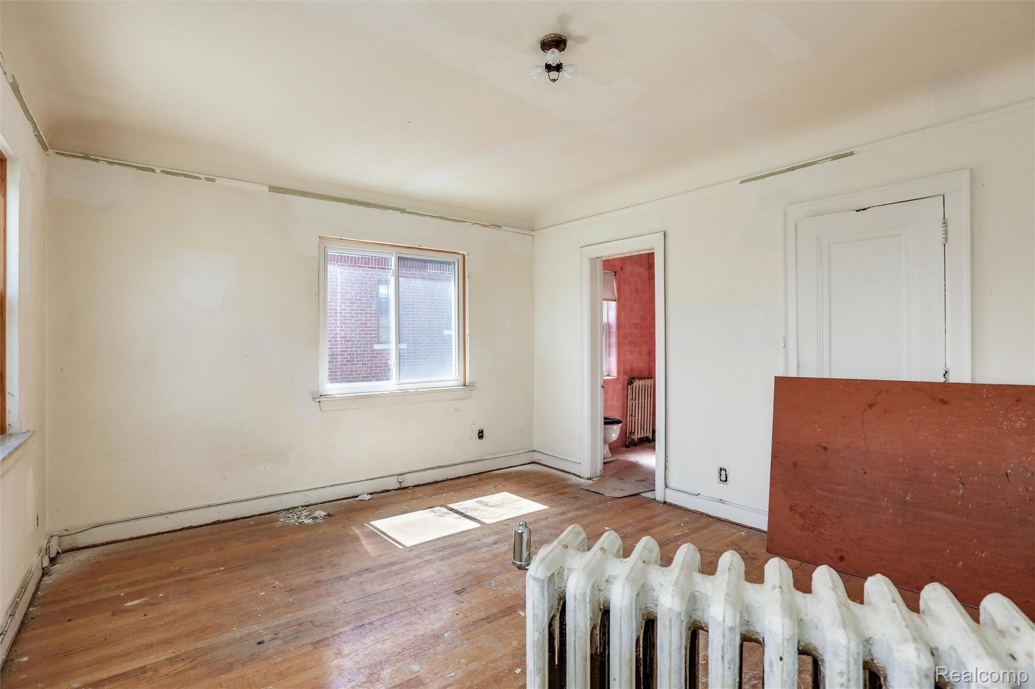 16920 LA SALLE Avenue