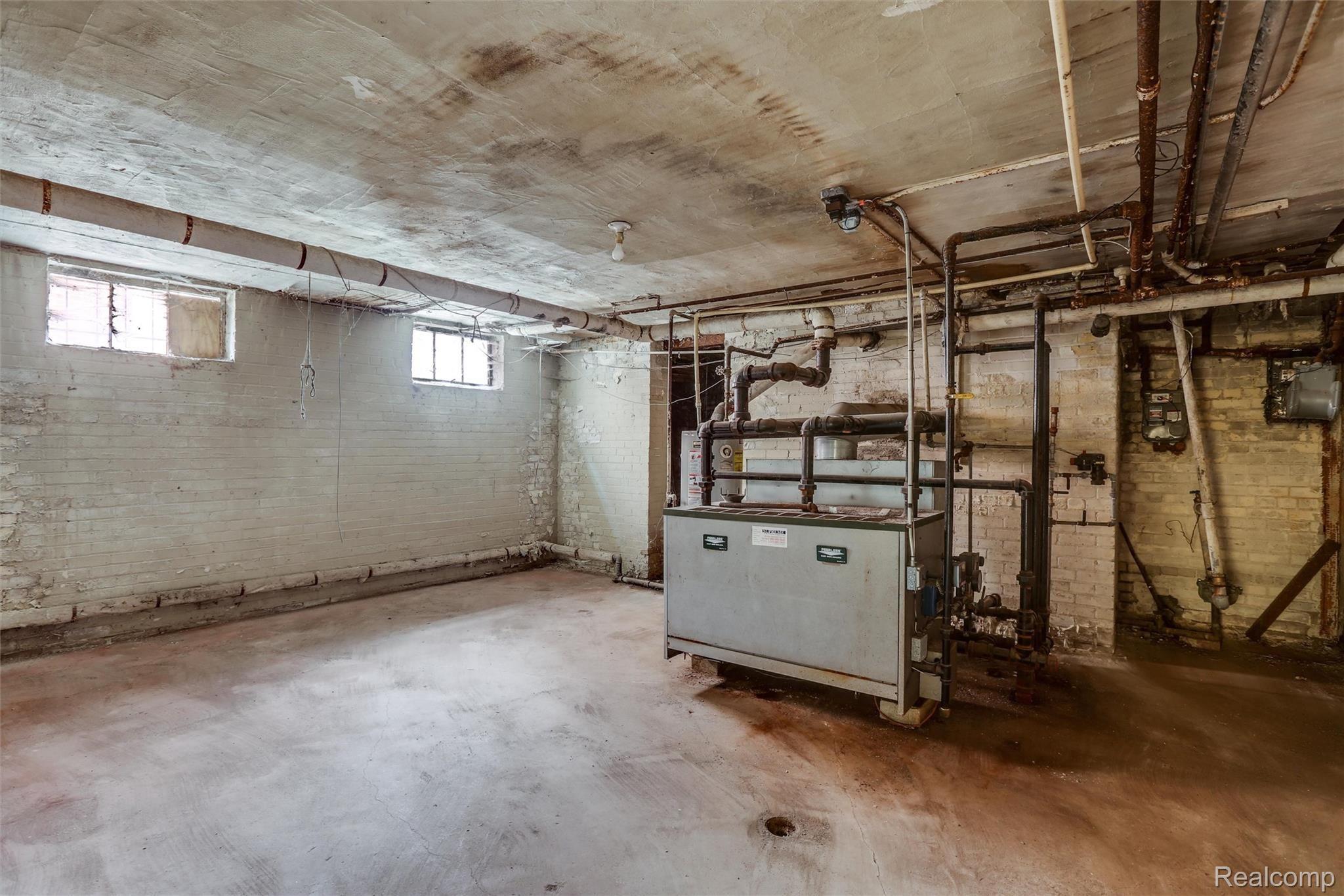 16920 LA SALLE Avenue