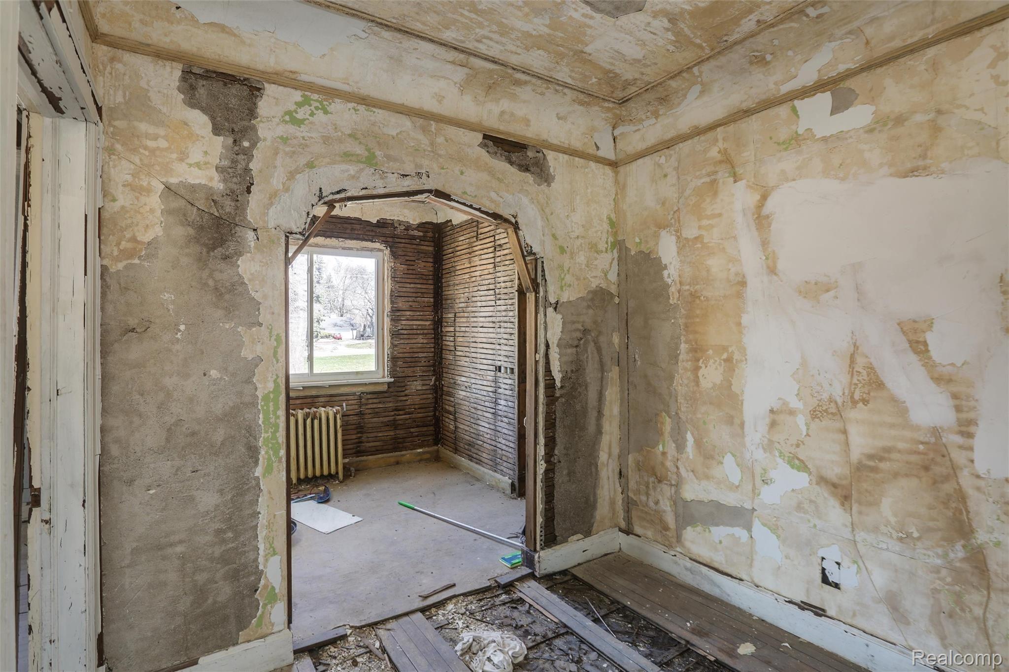 16920 LA SALLE Avenue