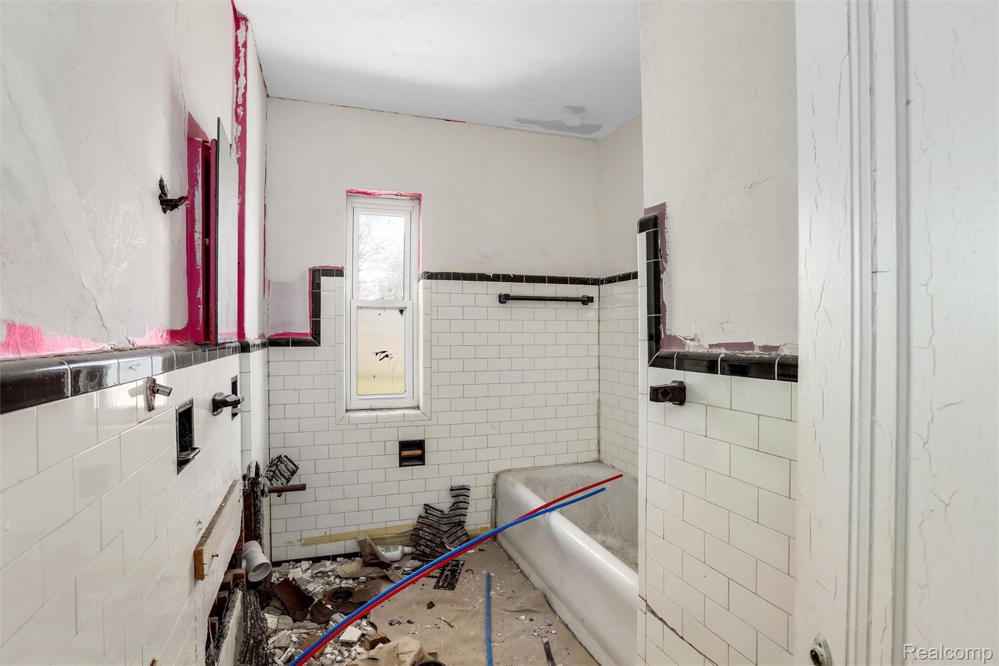 16920 LA SALLE Avenue