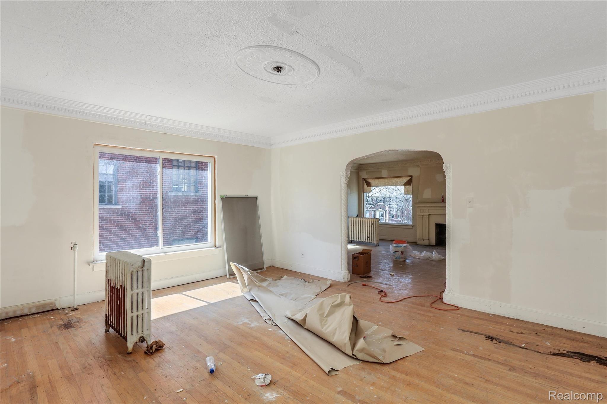 16920 LA SALLE Avenue