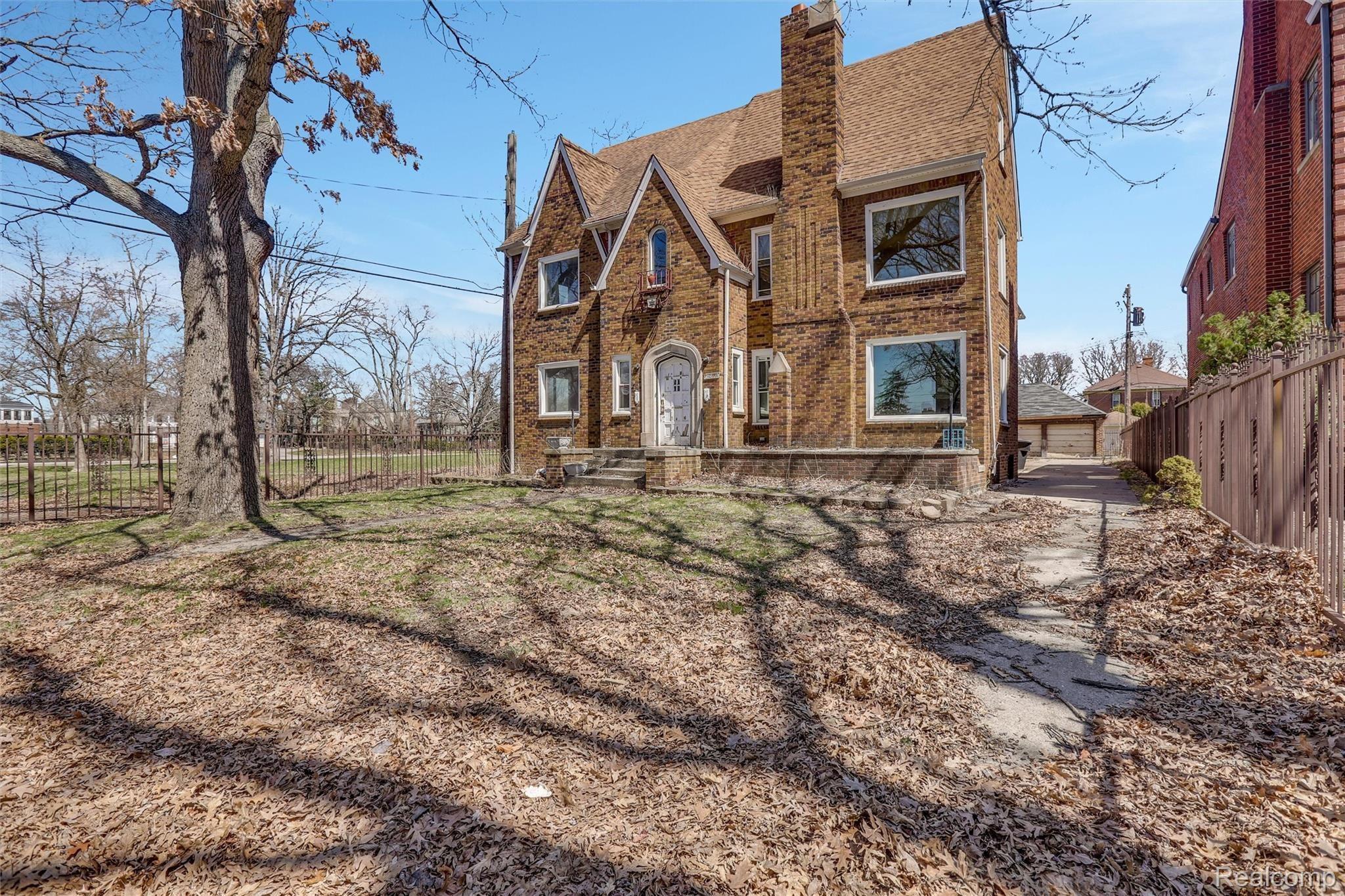 16920 LA SALLE Avenue